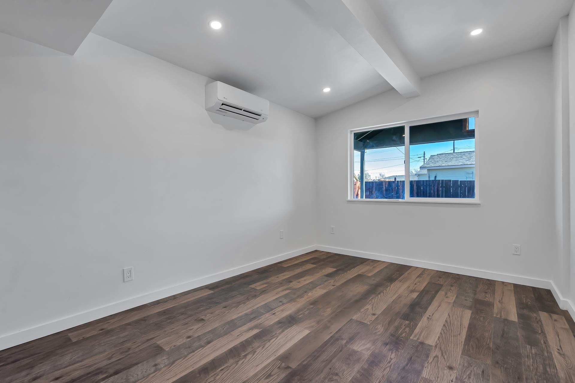 686 Spur St.