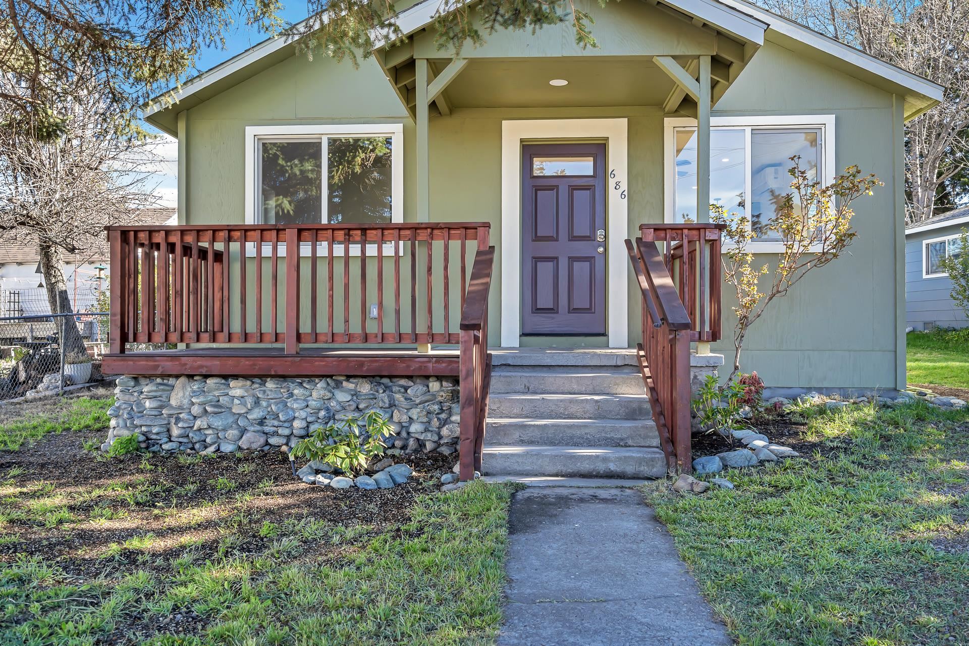 686 Spur St.