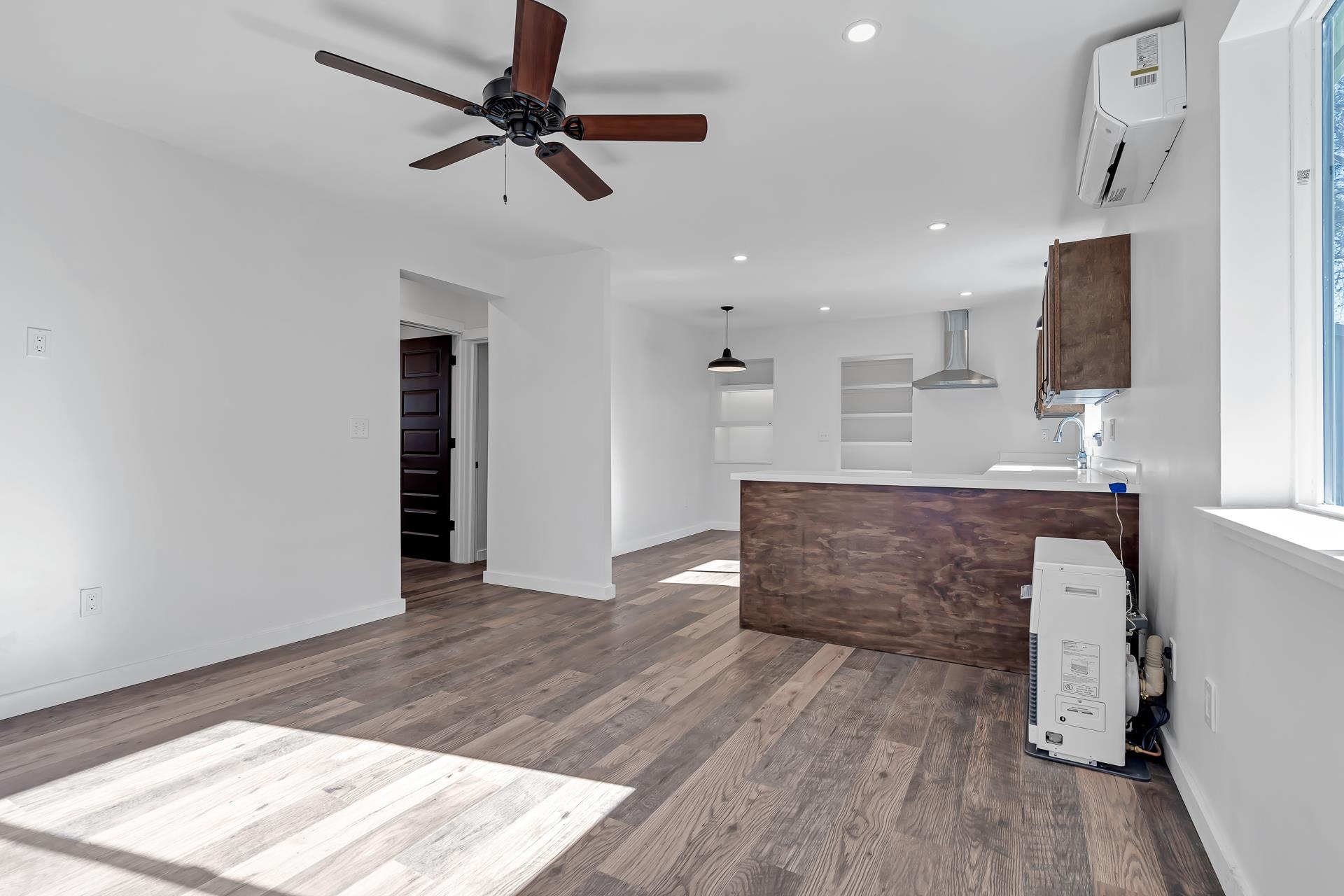 686 Spur St.