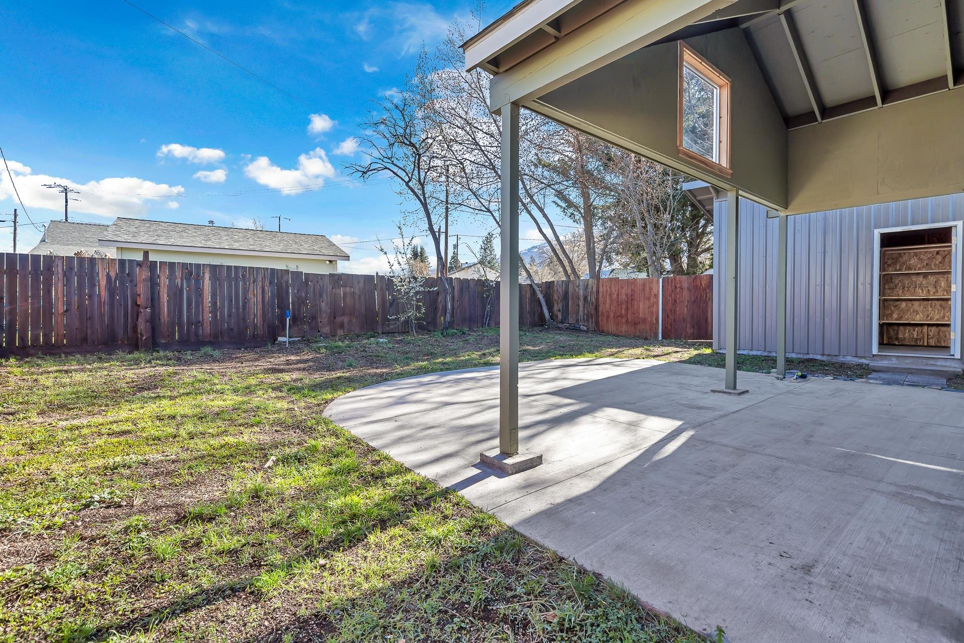 686 Spur St.