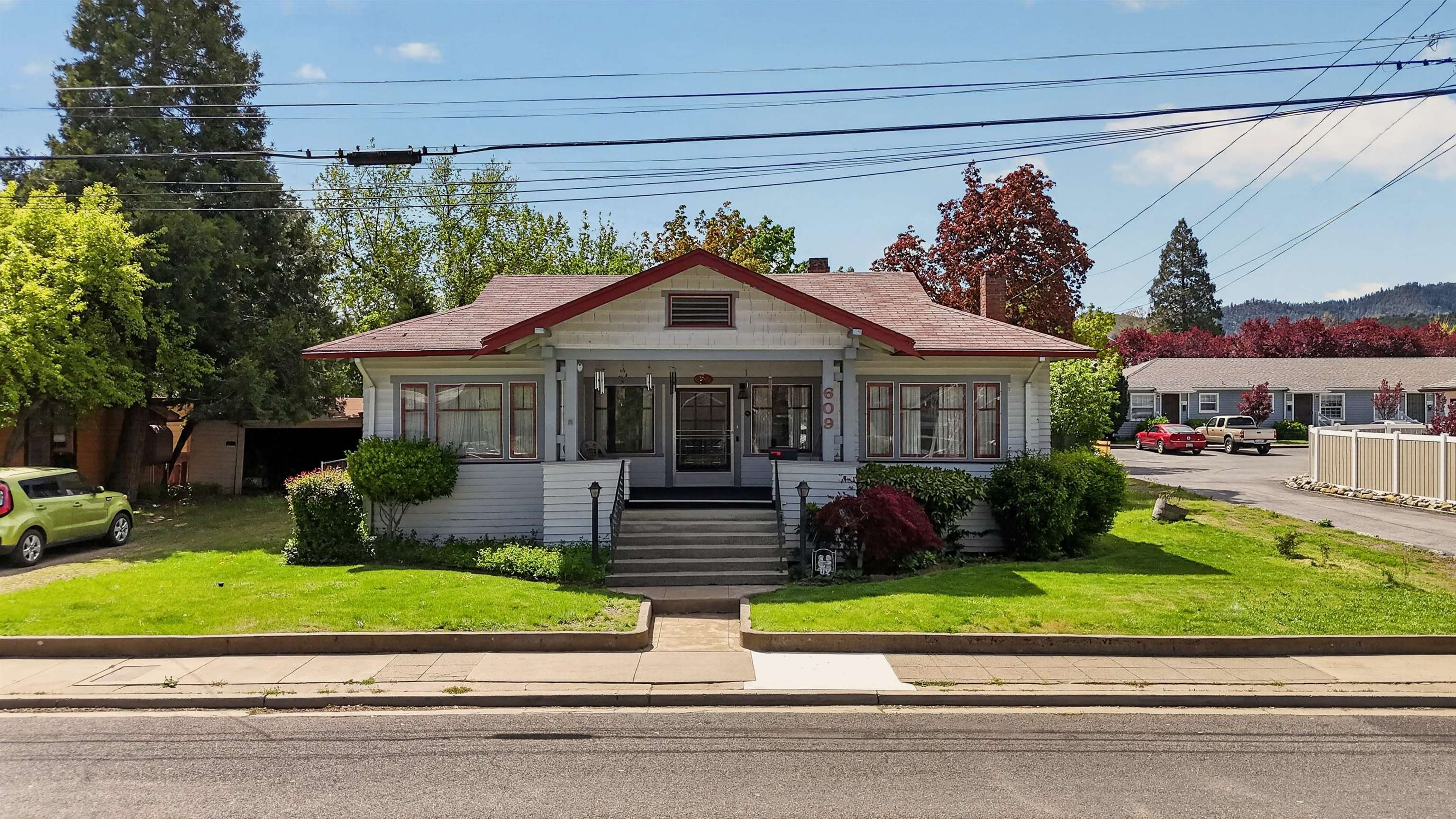 609 Lane St.