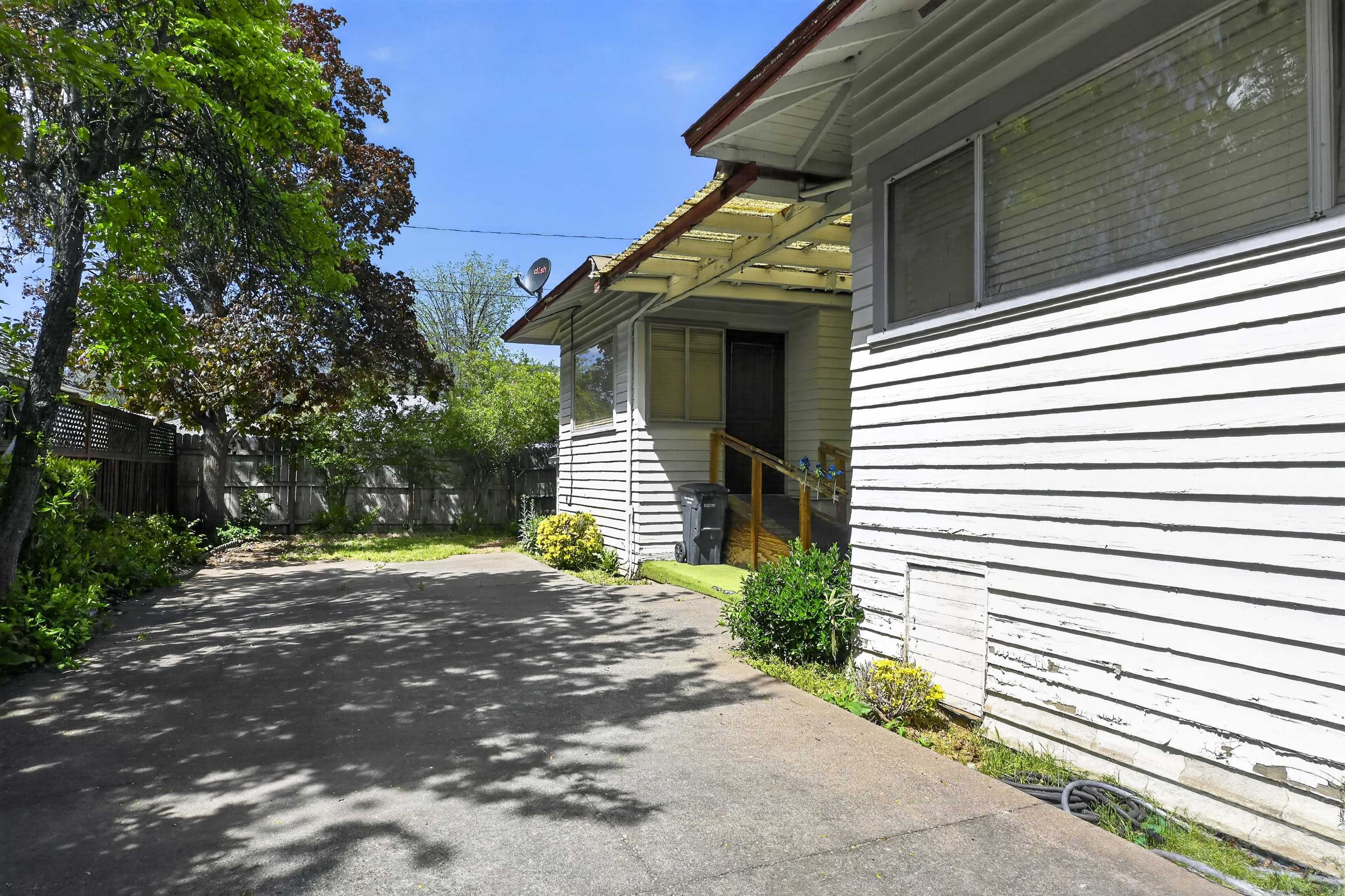 609 Lane St.