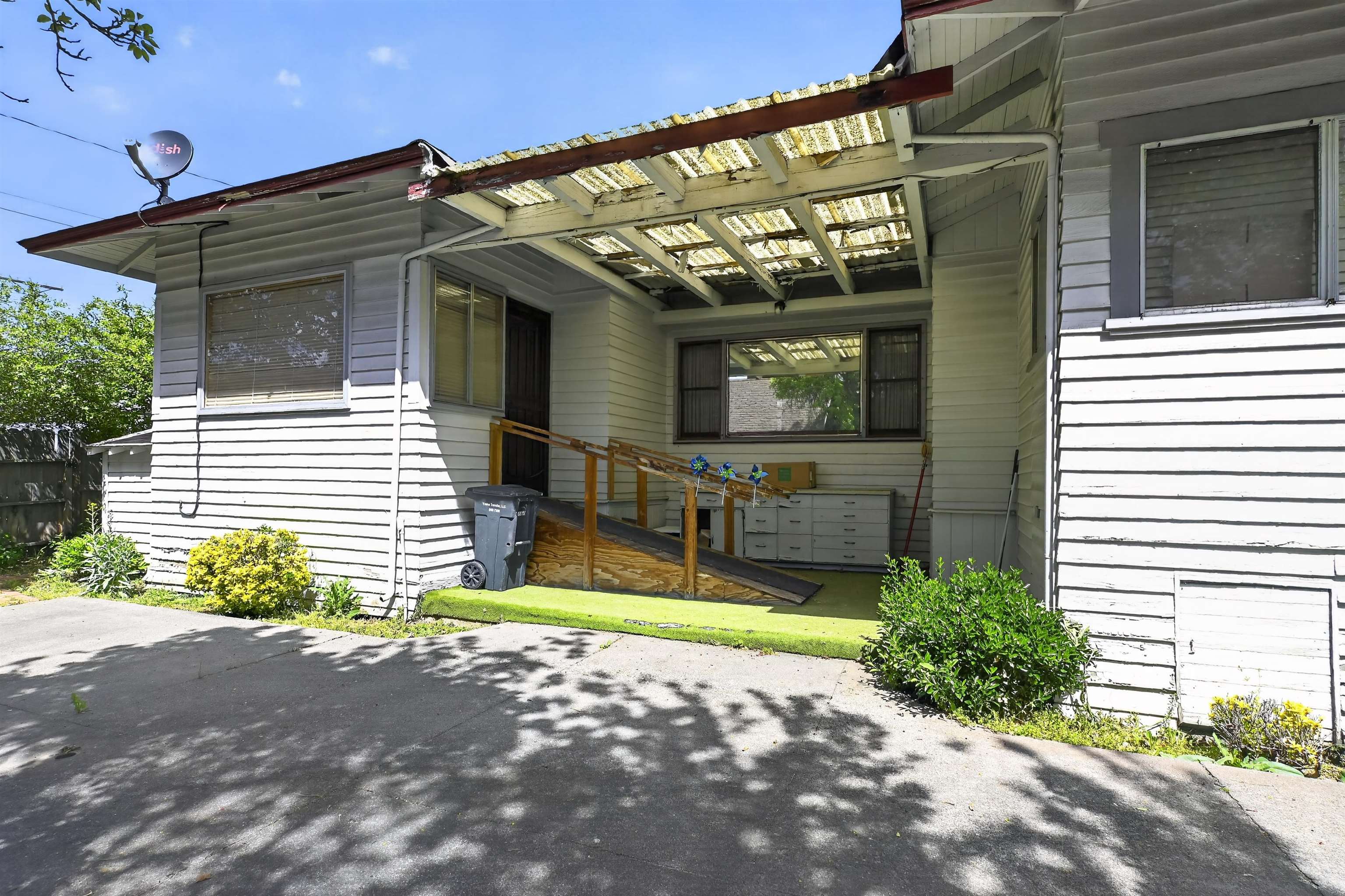 609 Lane St.
