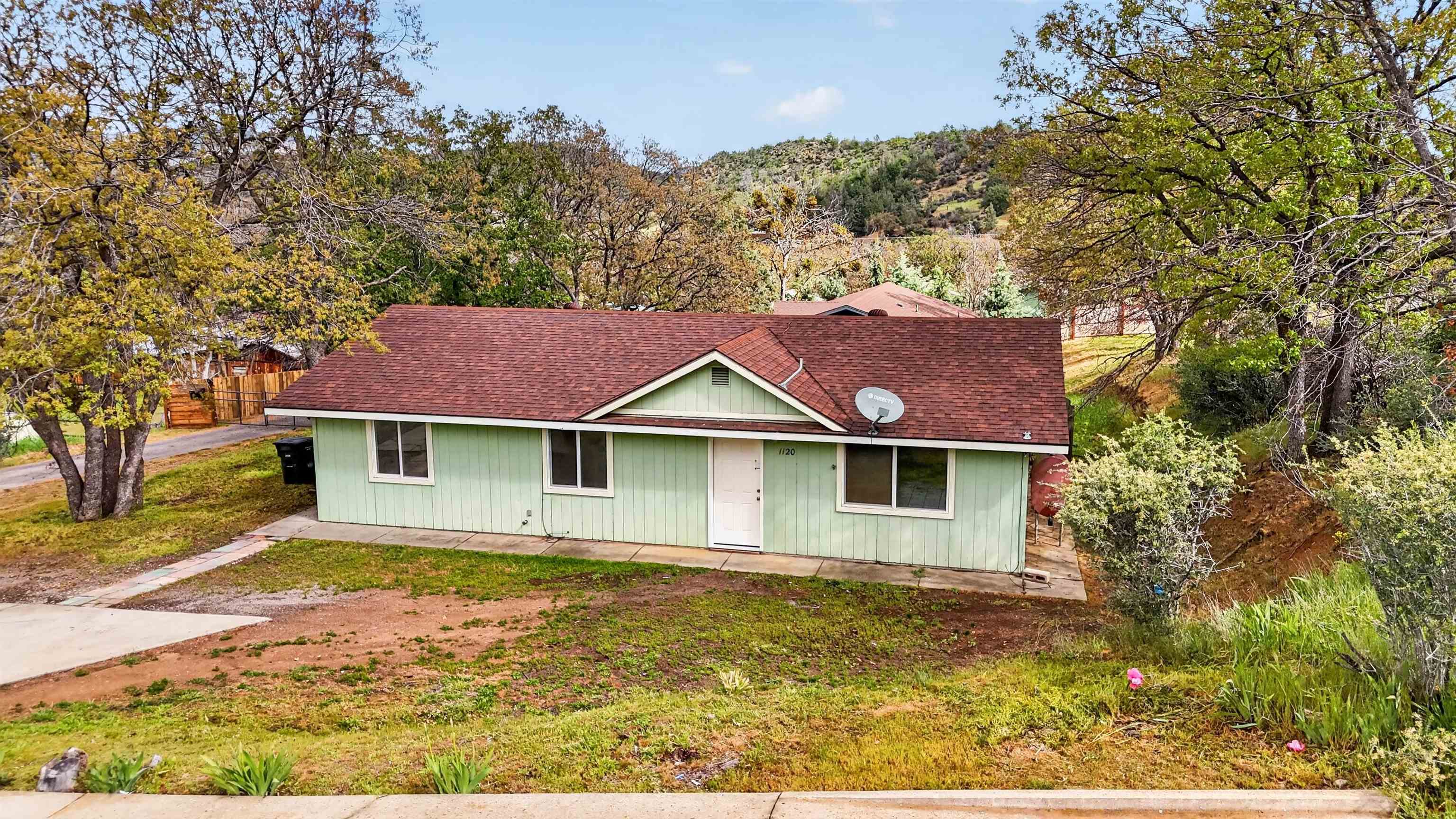 1120 Bluebird St