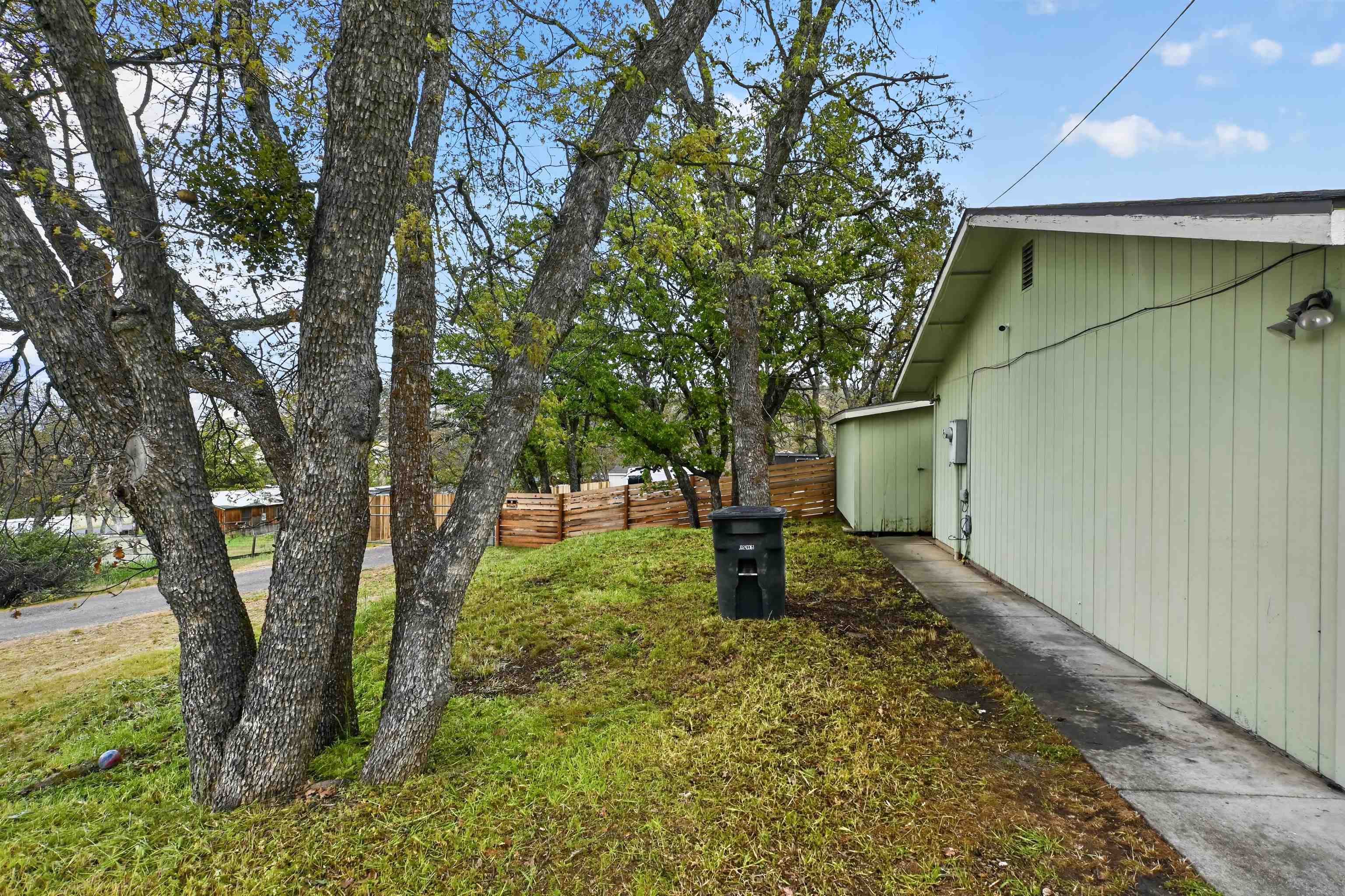 1120 Bluebird St