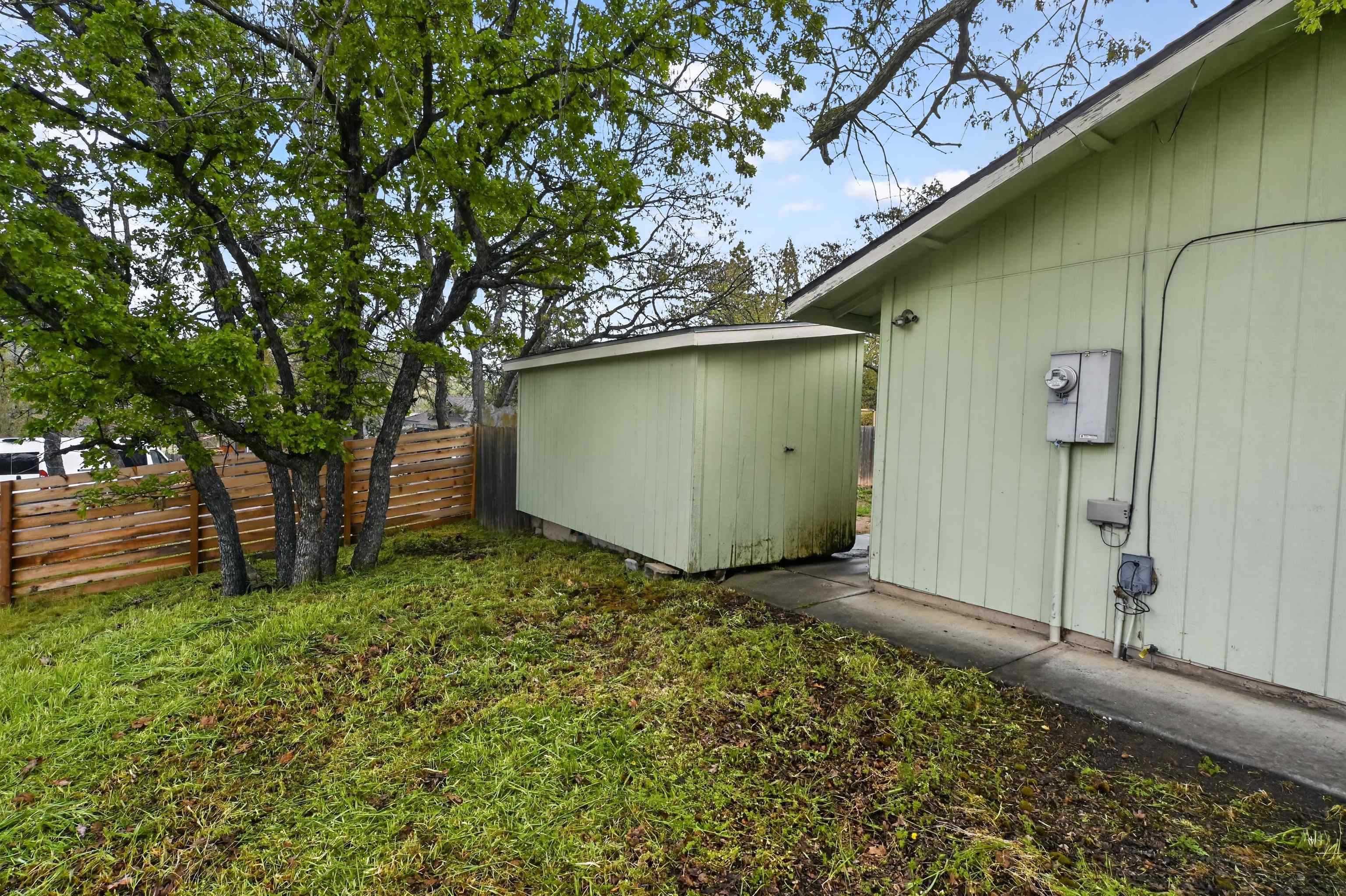 1120 Bluebird St