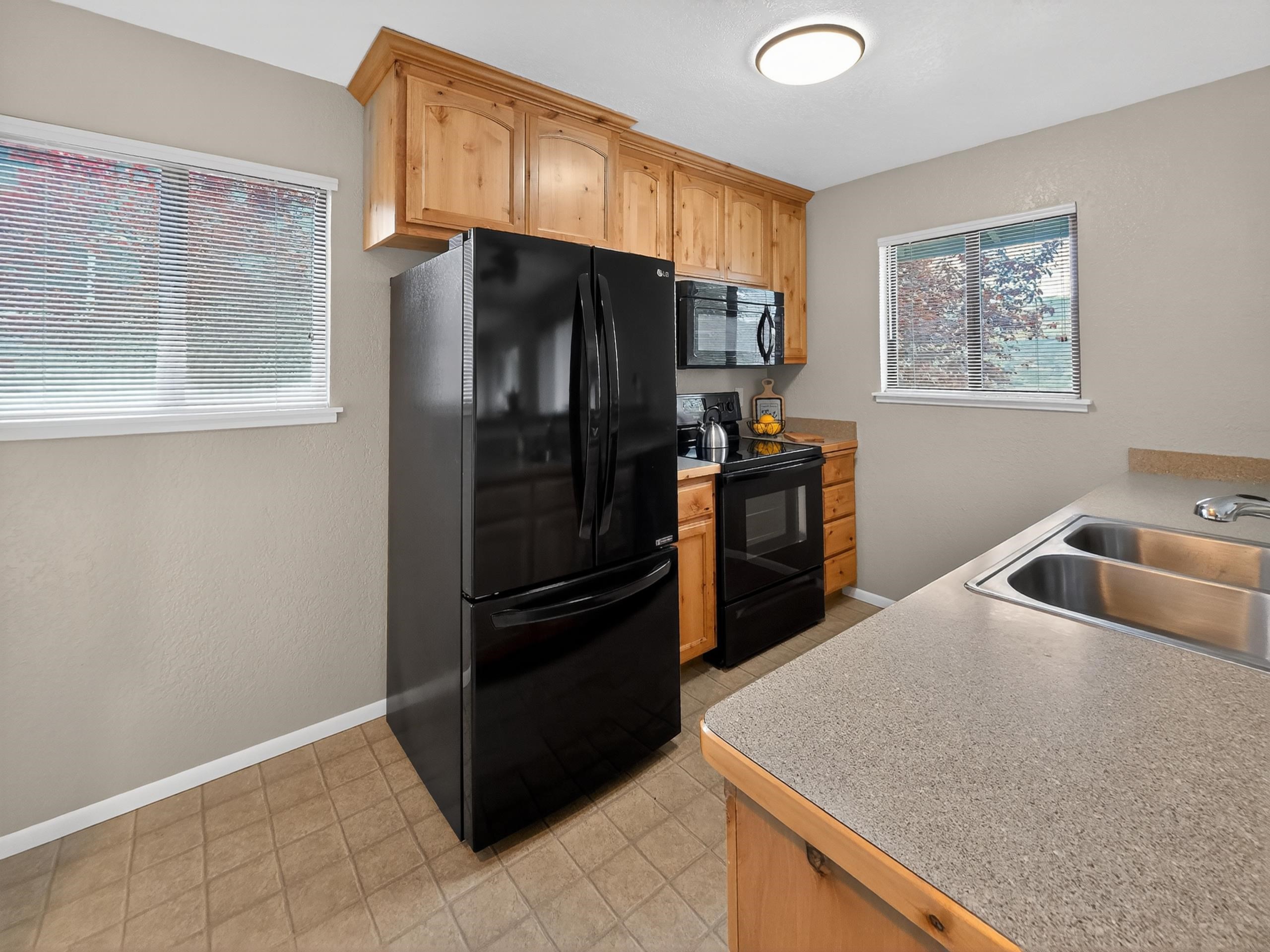 801 Sierra Vista Way Apt 44