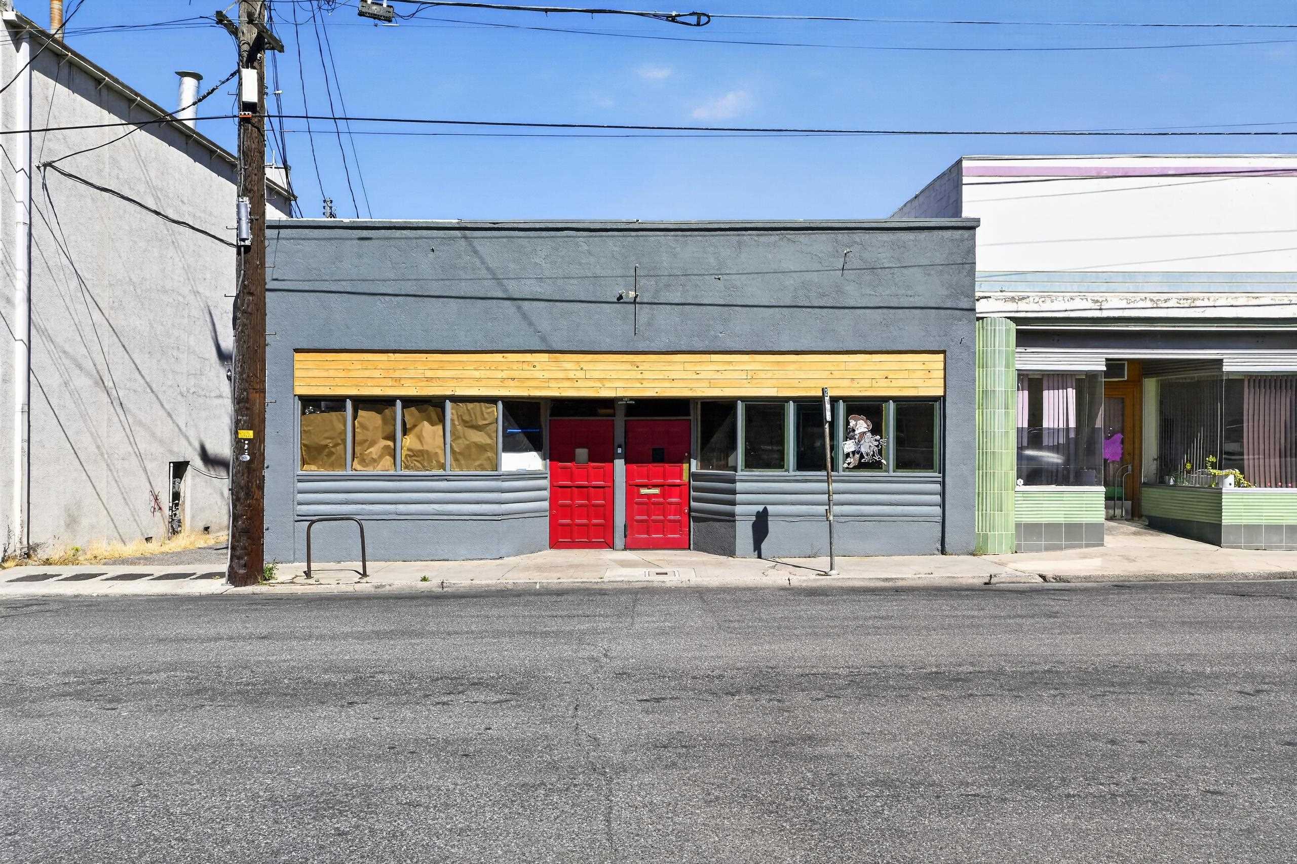 118 S Broadway St