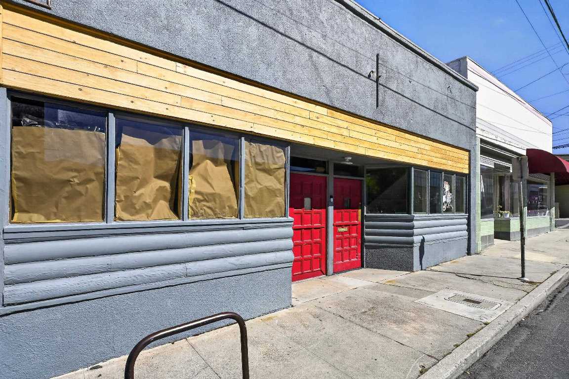 118 S Broadway St