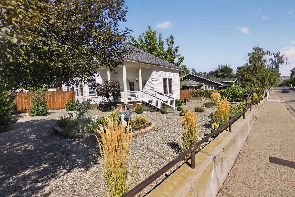 349 N Oregon St
