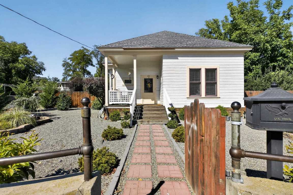 349 N Oregon St