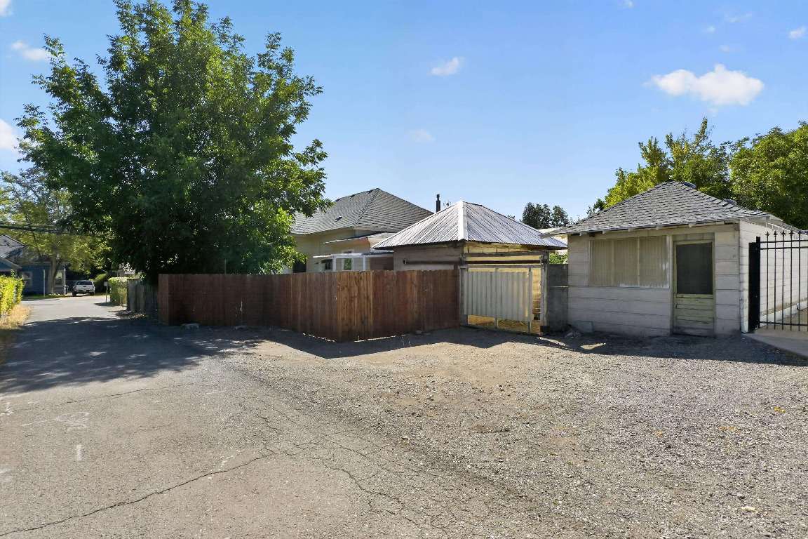 349 N Oregon St