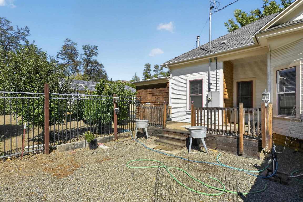 349 N Oregon St