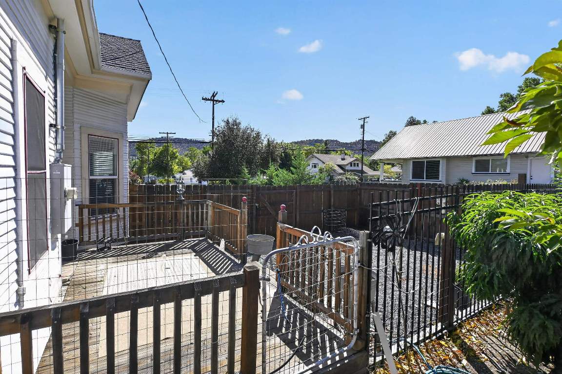 349 N Oregon St