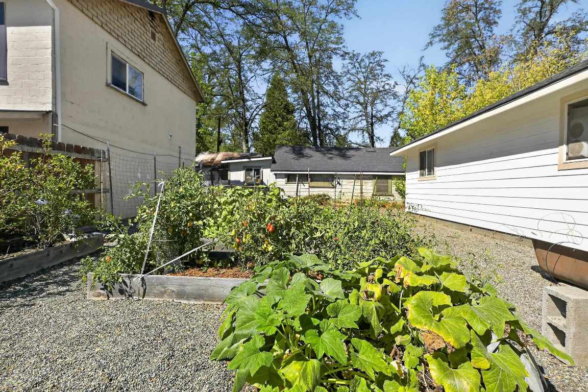 349 N Oregon St