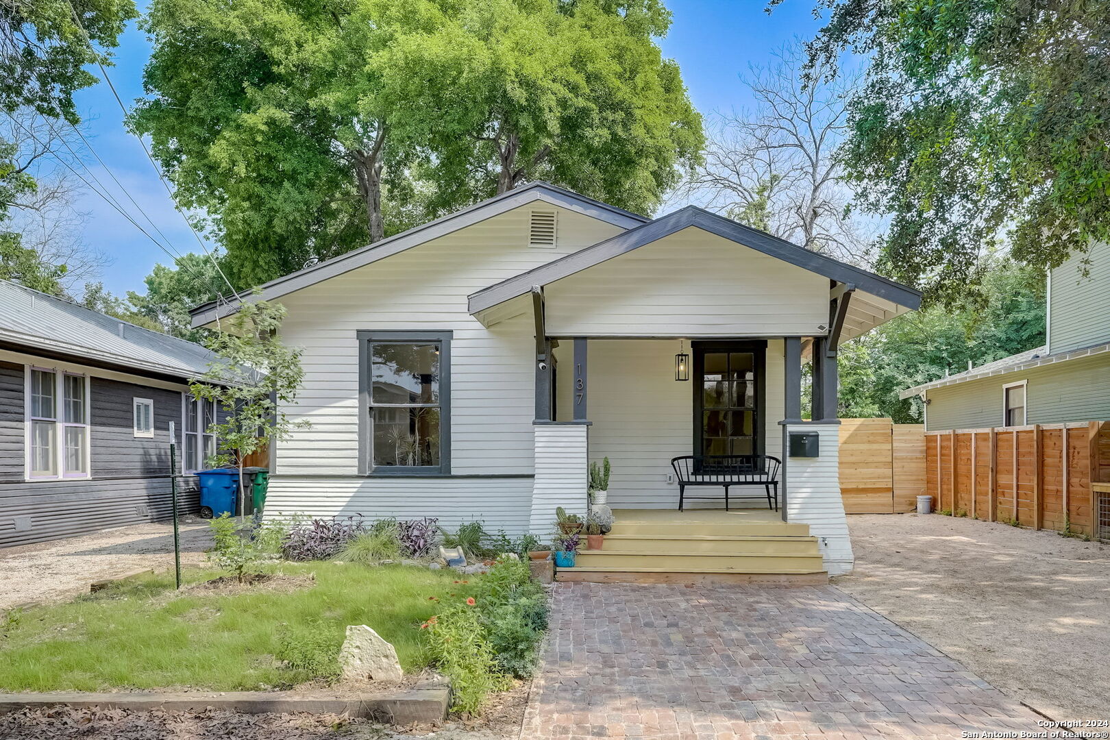 137 PANAMA AVE