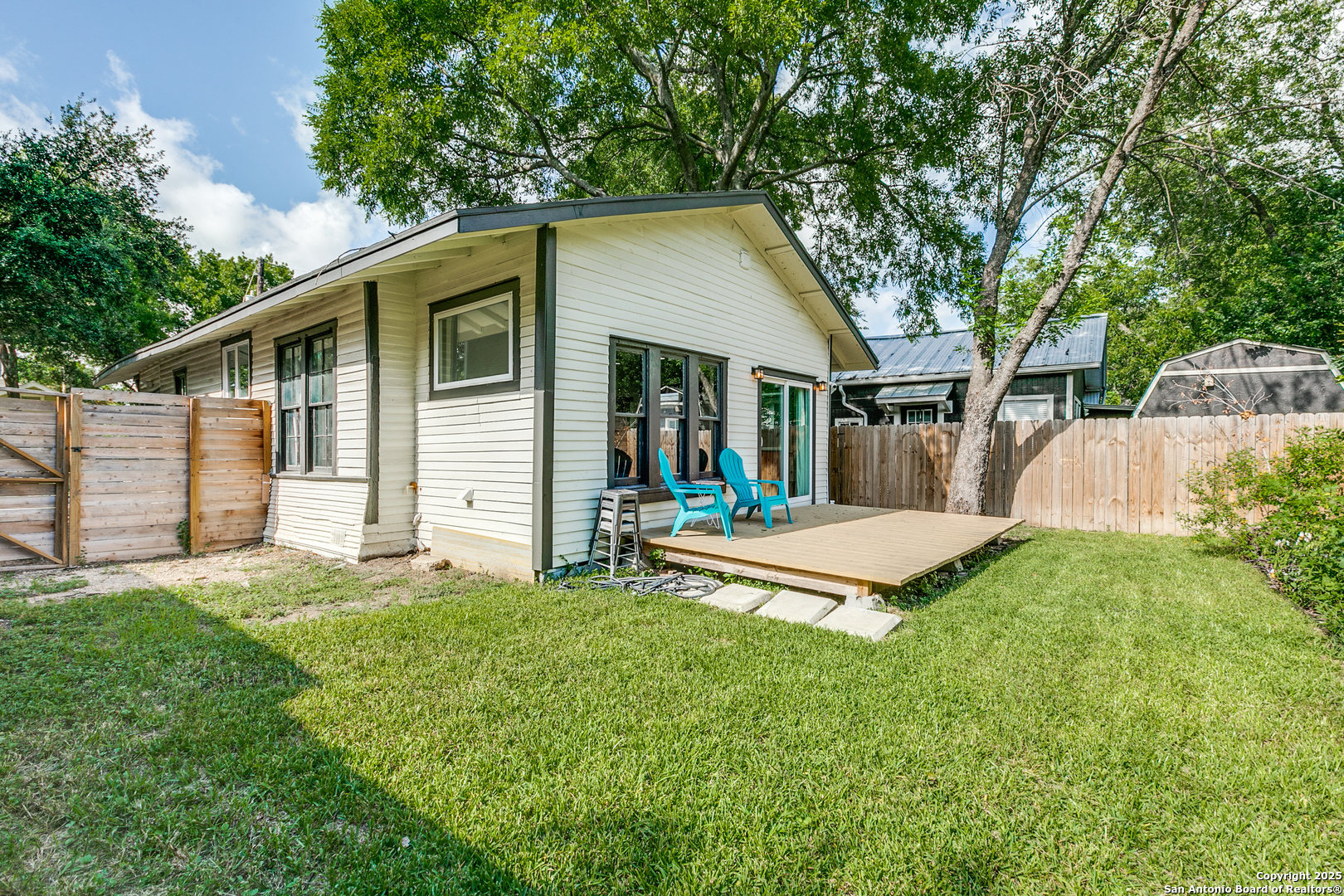 137 PANAMA AVE