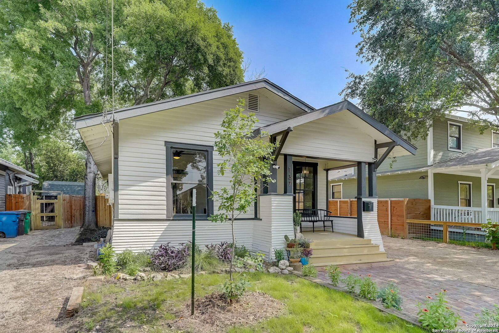 137 PANAMA AVE
