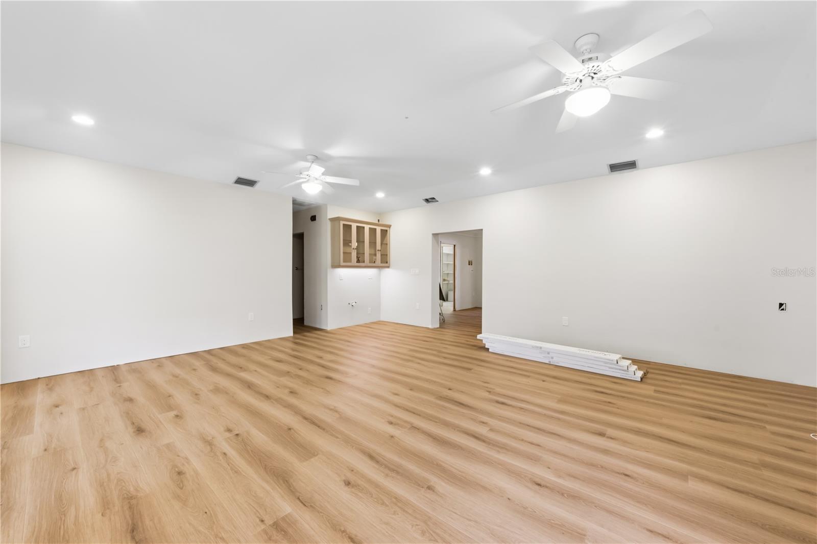2305 RIVERVIEW BLVD