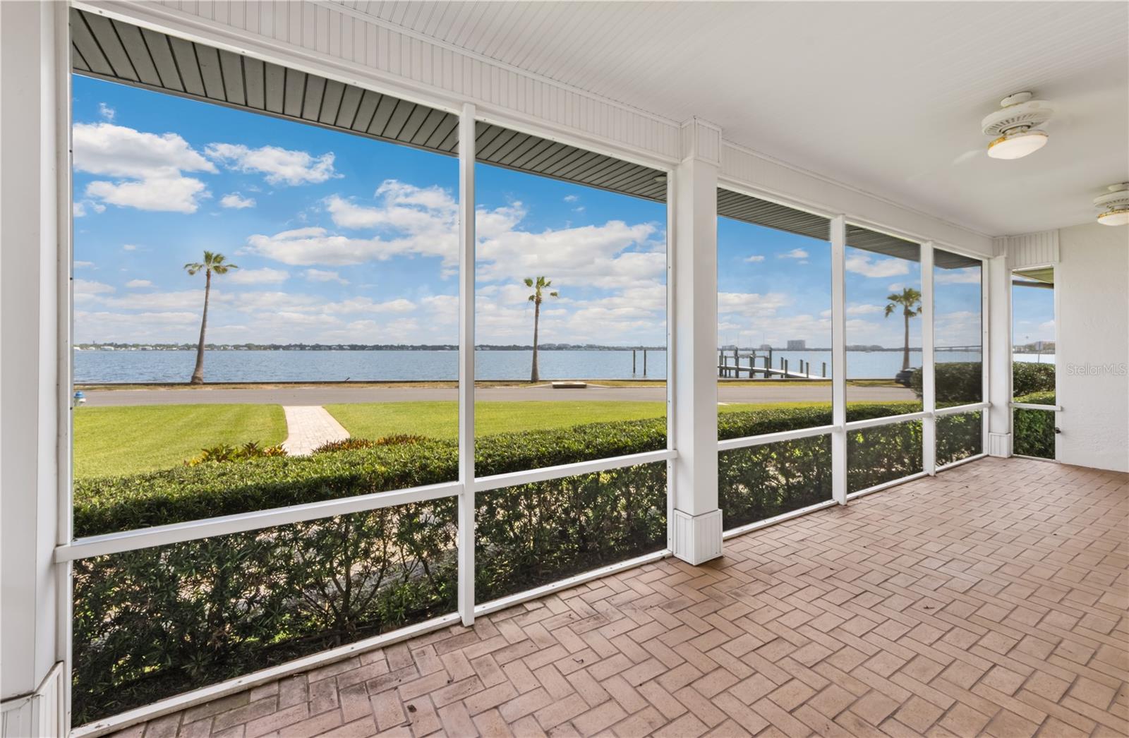 2305 RIVERVIEW BLVD