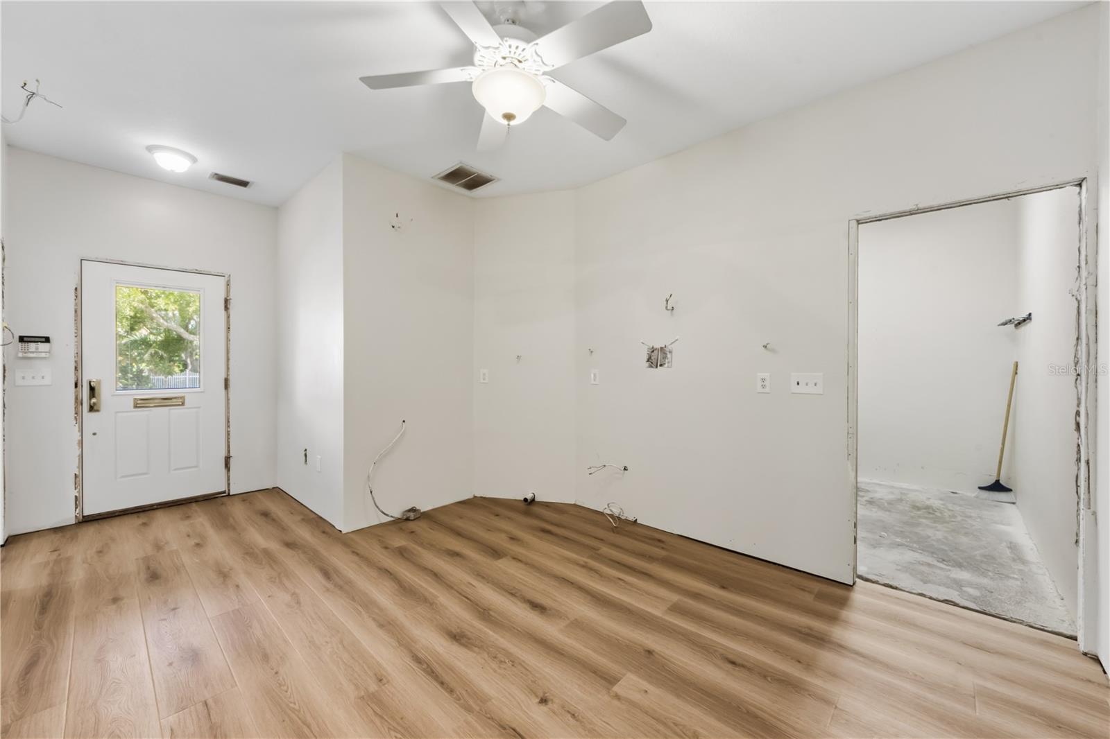 2305 RIVERVIEW BLVD