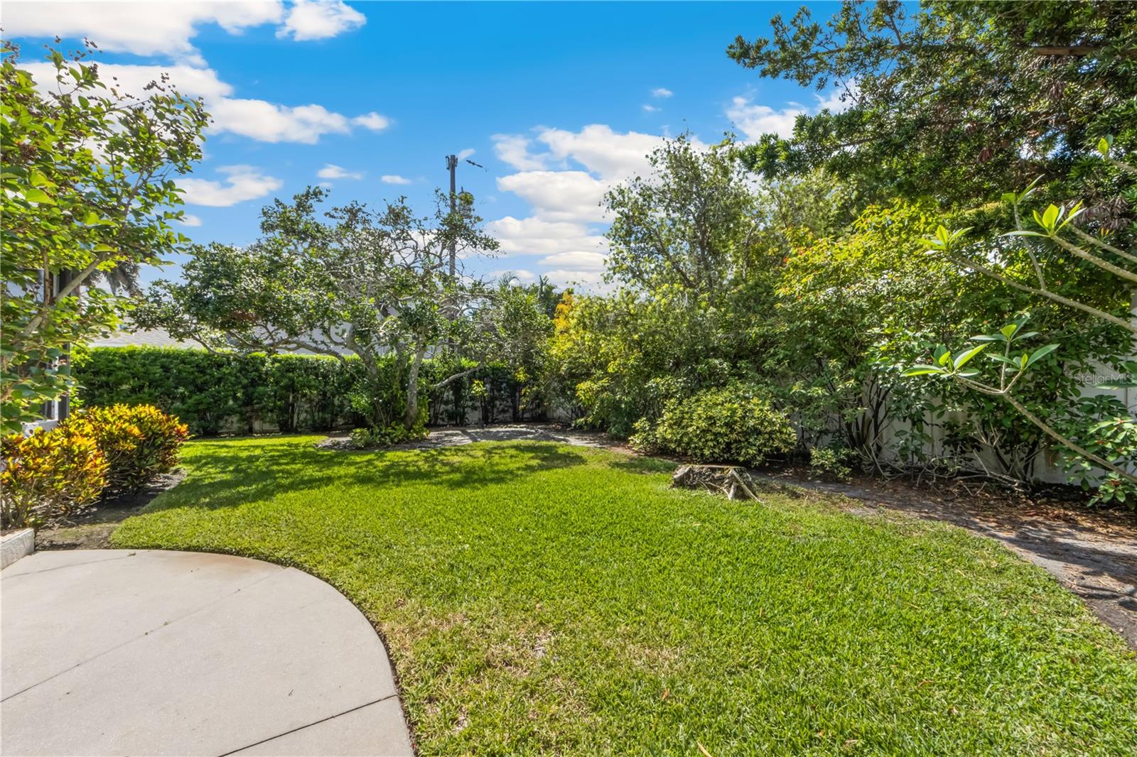 2305 RIVERVIEW BLVD