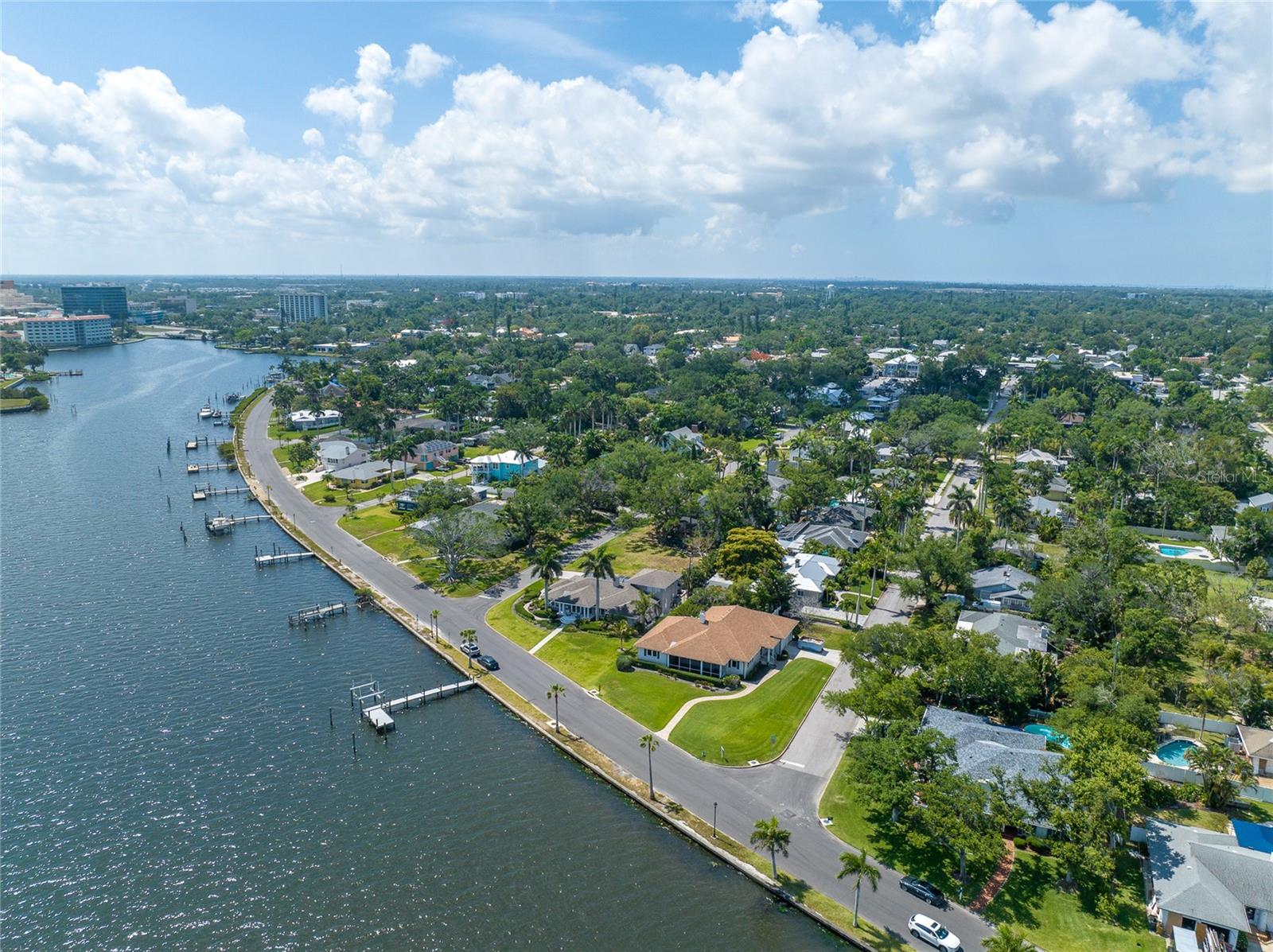 2305 RIVERVIEW BLVD