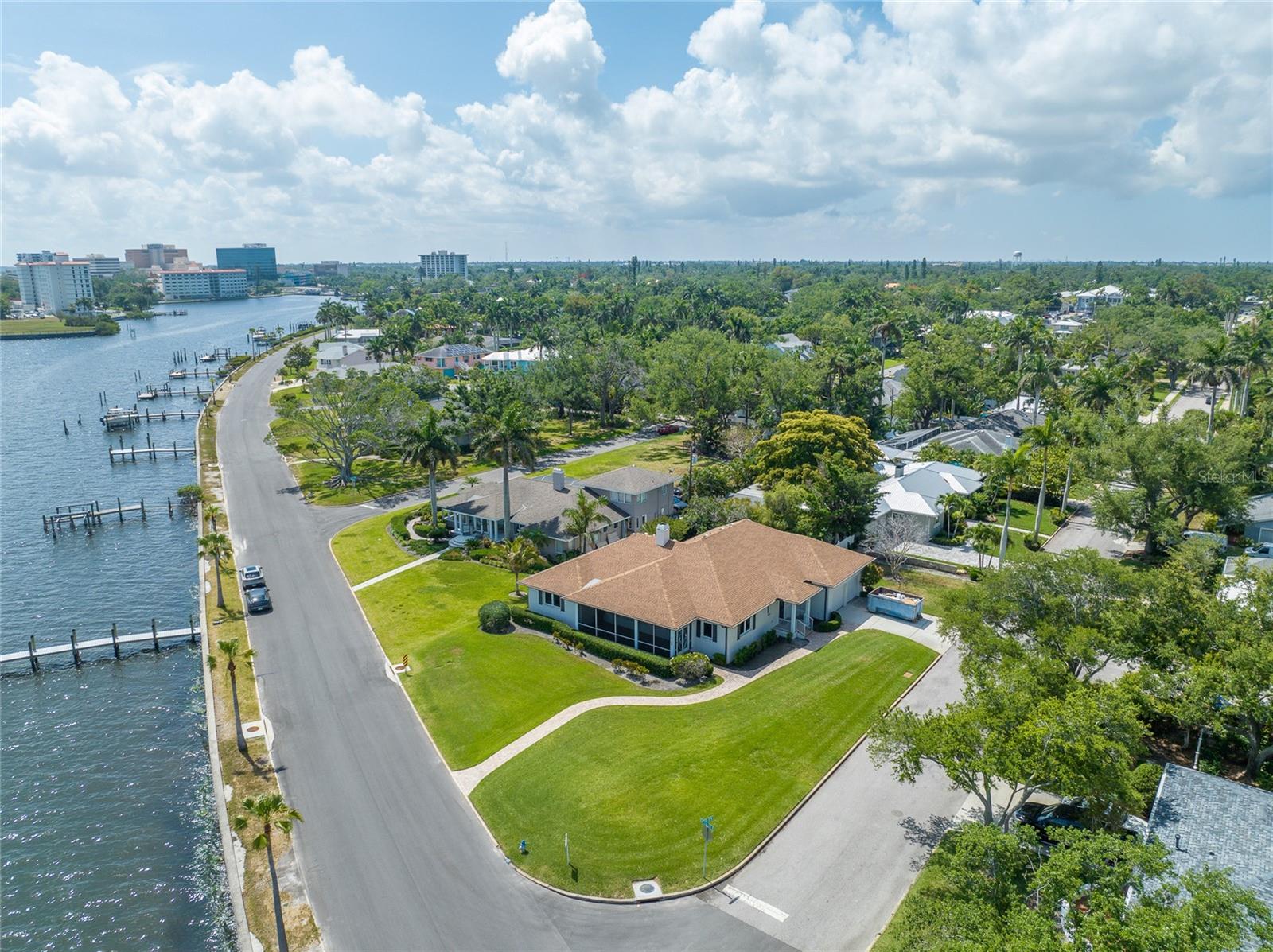 2305 RIVERVIEW BLVD