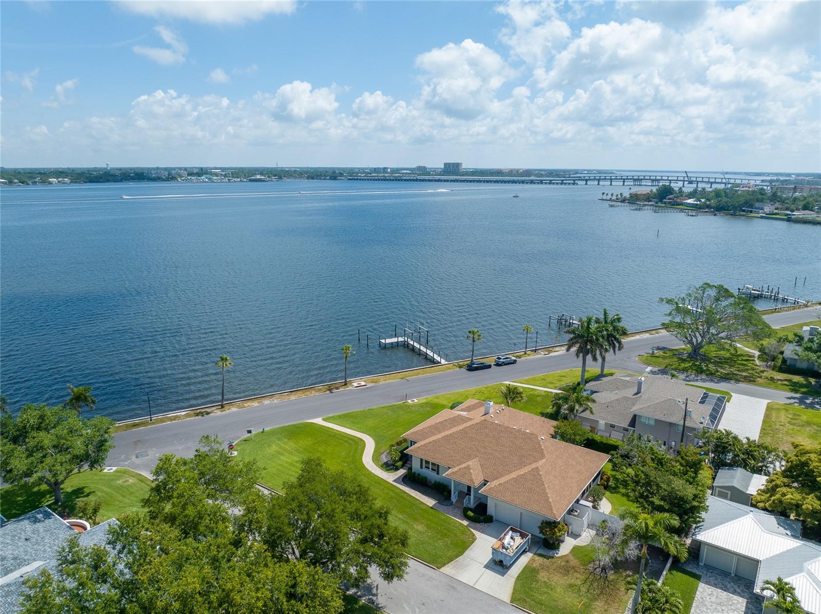 2305 RIVERVIEW BLVD