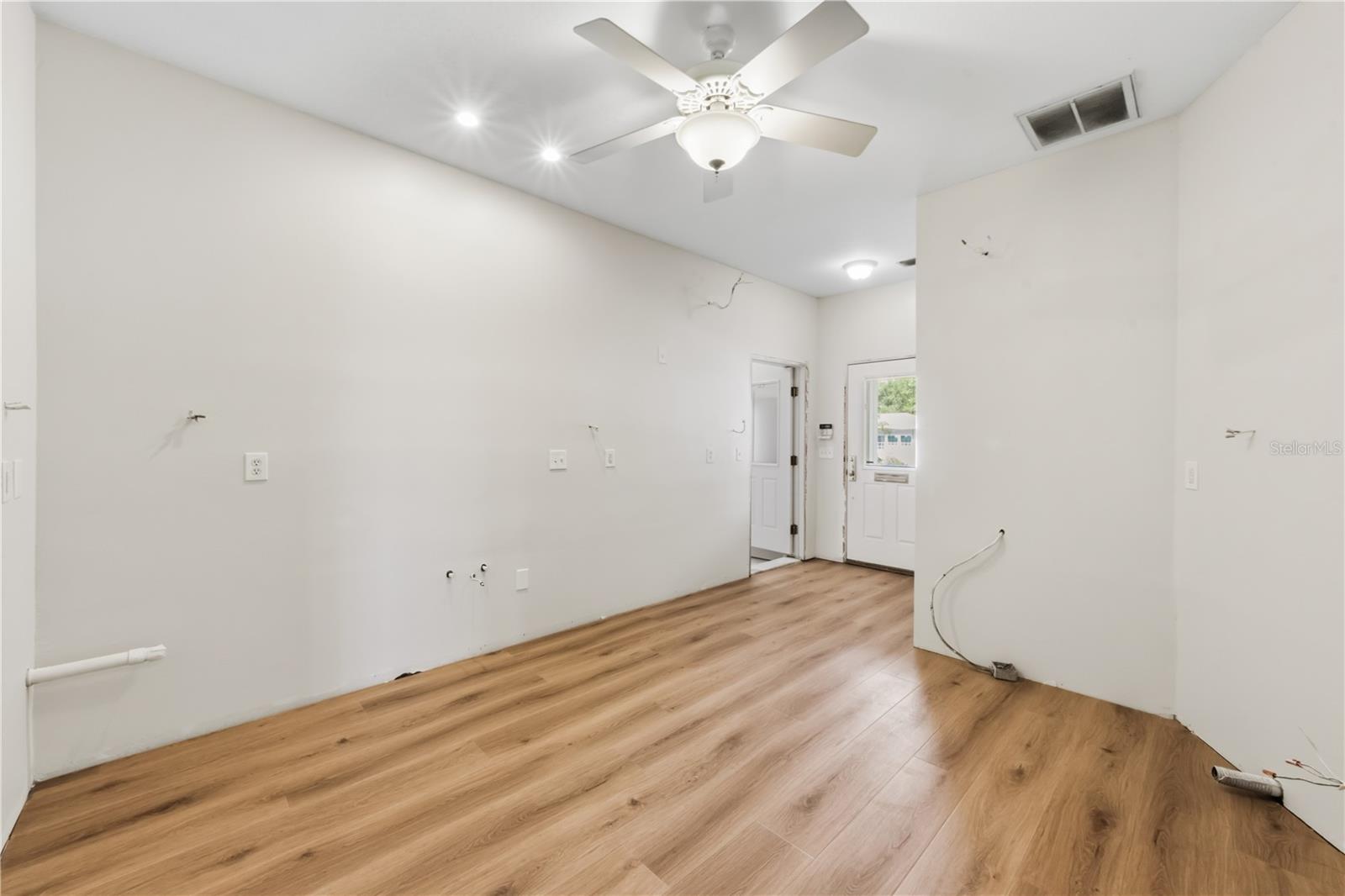 2305 RIVERVIEW BLVD