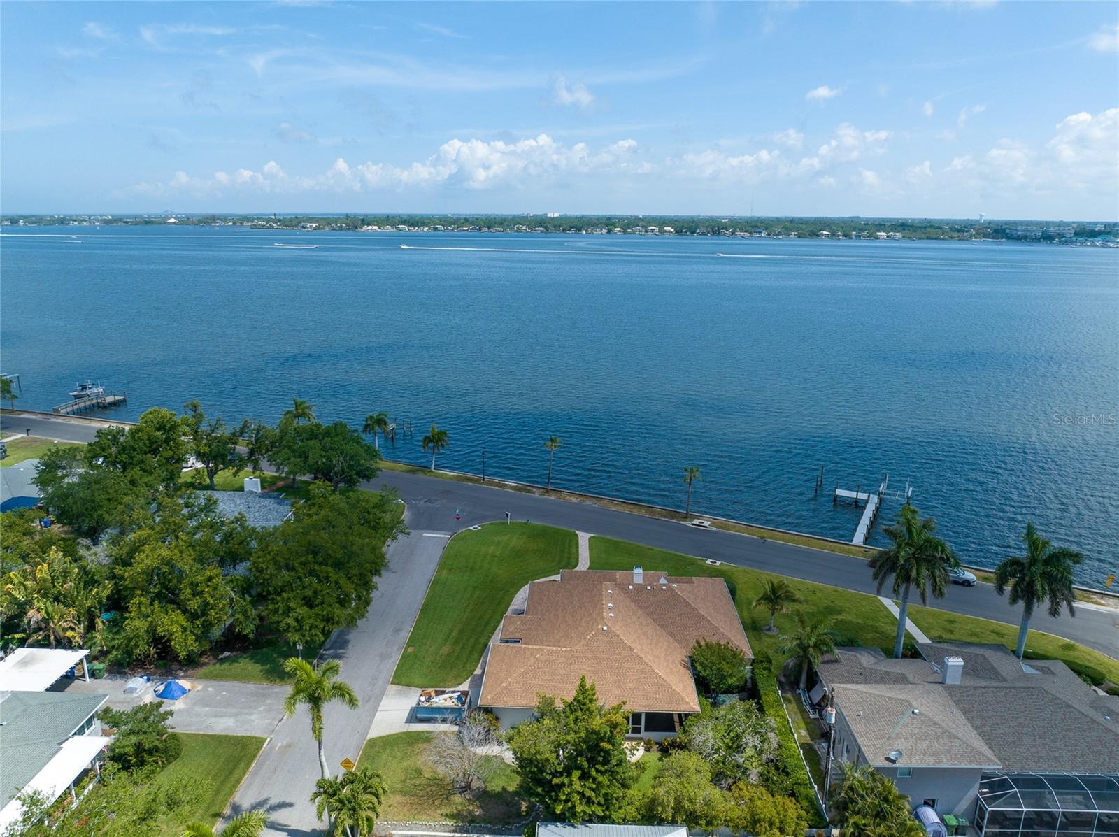 2305 RIVERVIEW BLVD