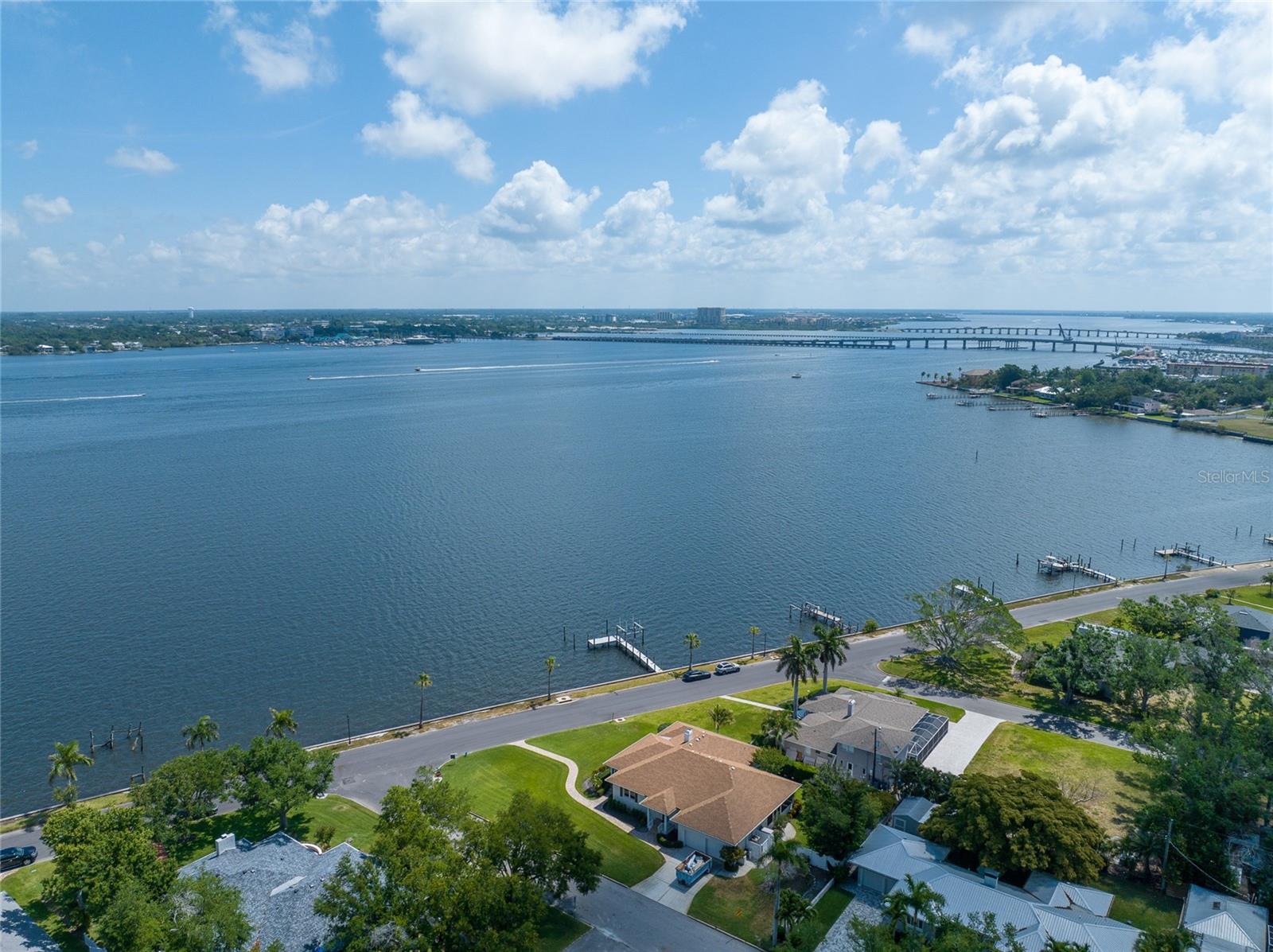 2305 RIVERVIEW BLVD