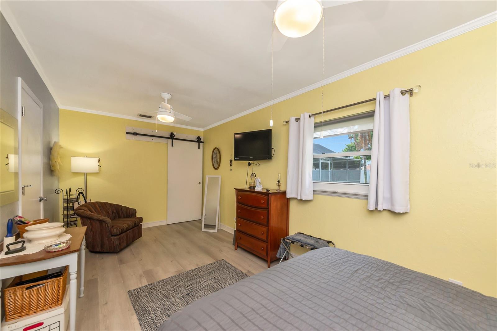1403 VIOLA DR