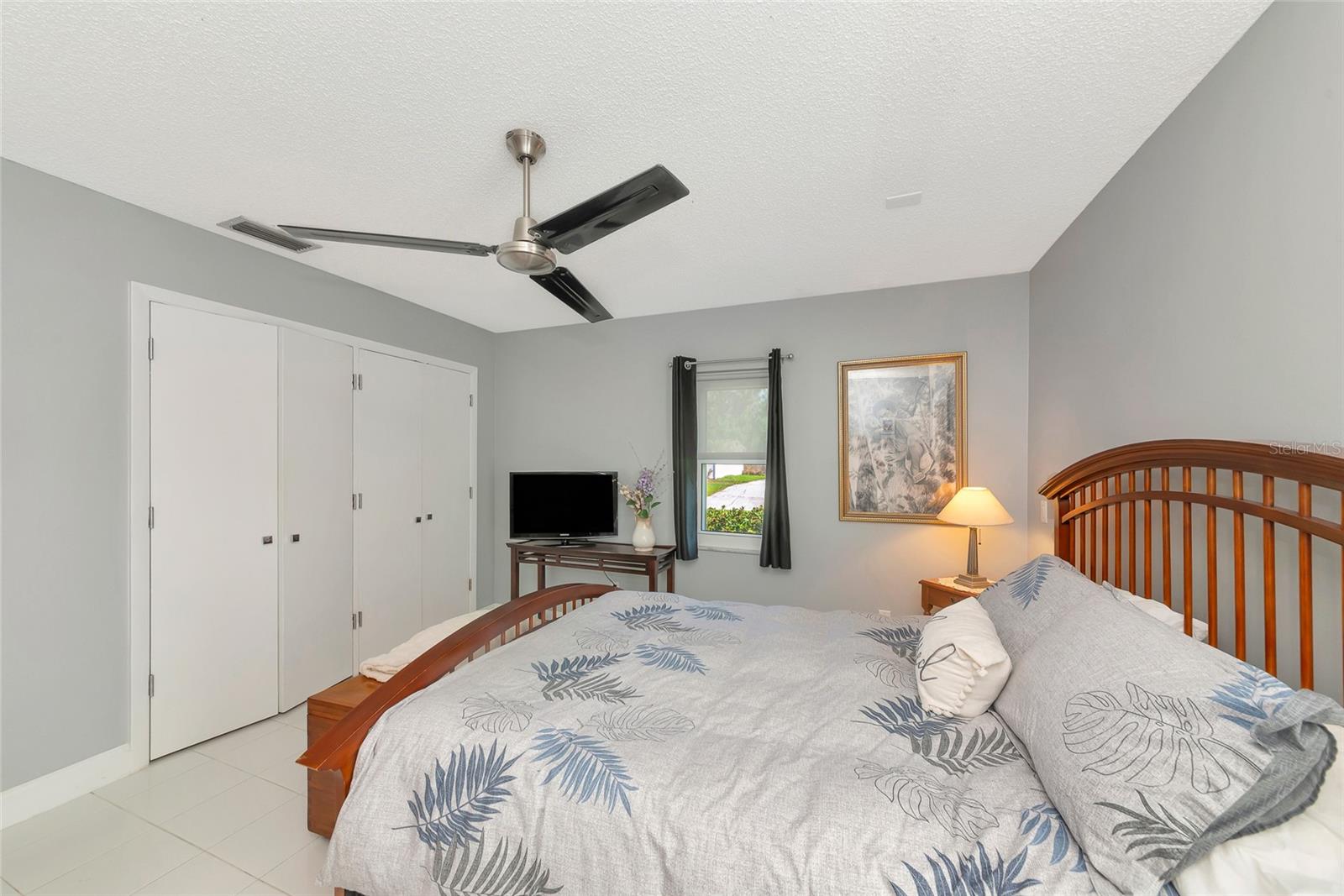 1403 VIOLA DR