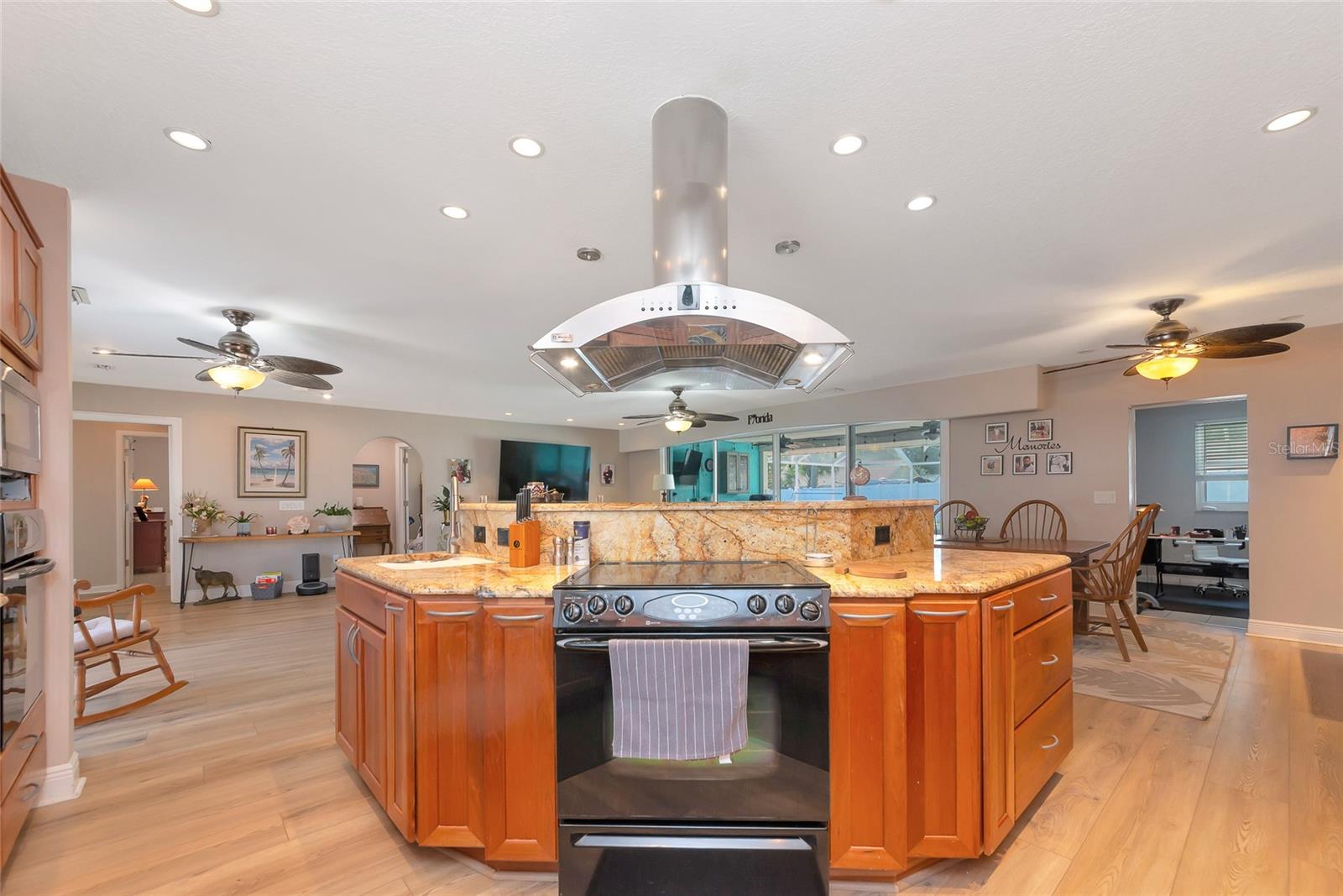 1403 VIOLA DR