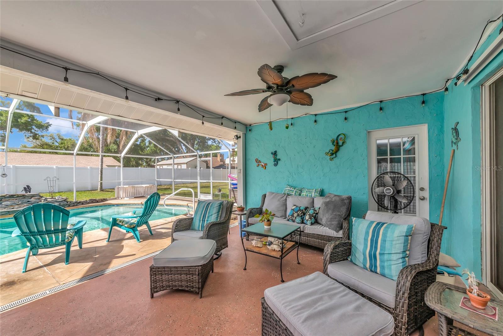 1403 VIOLA DR