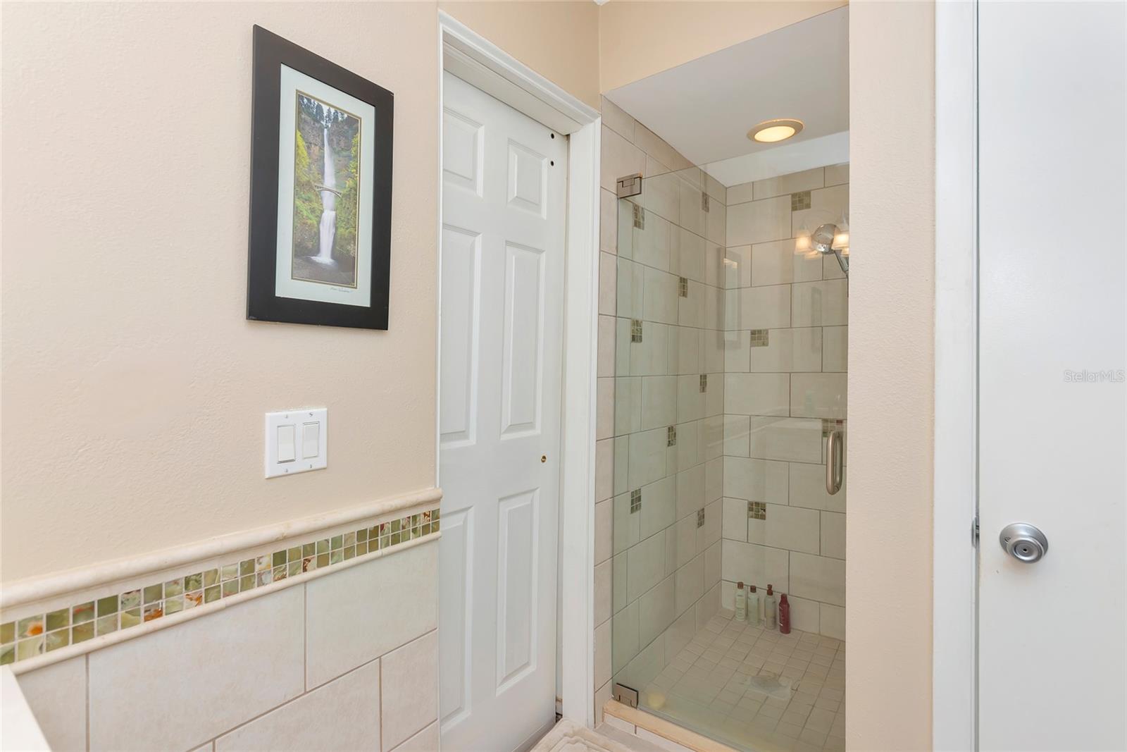 1403 VIOLA DR