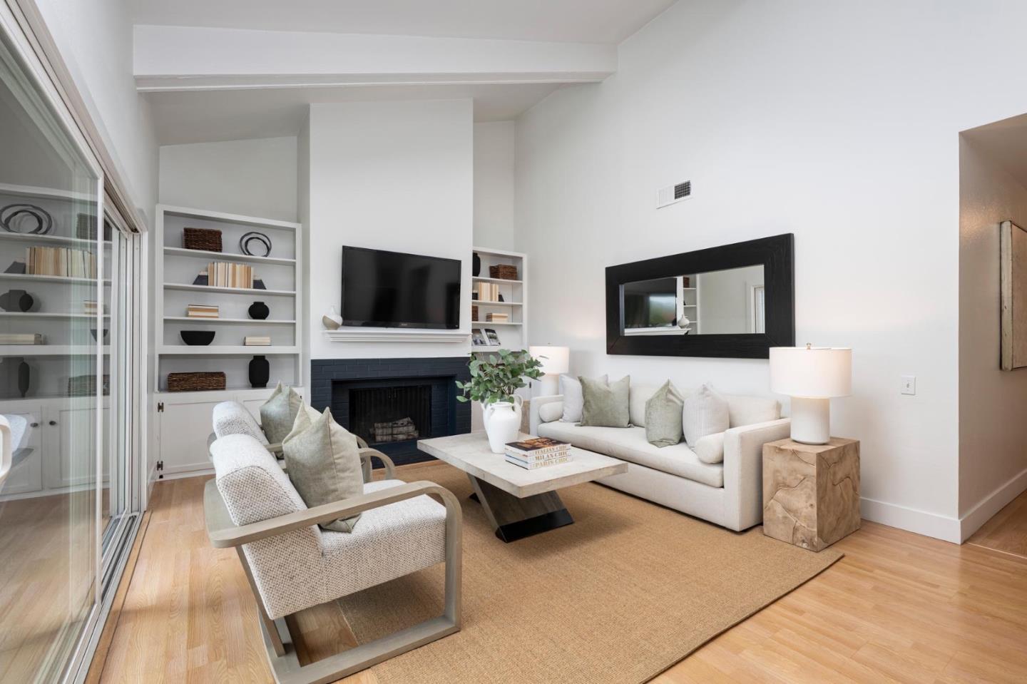 3374 La Mesa DR 15
