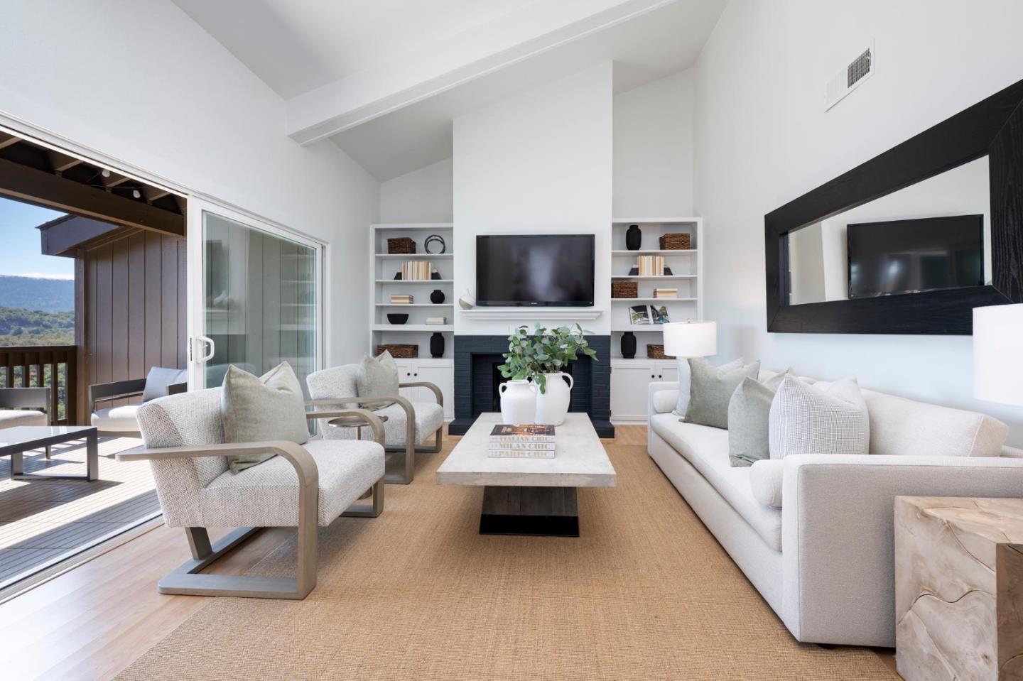 3374 La Mesa DR 15