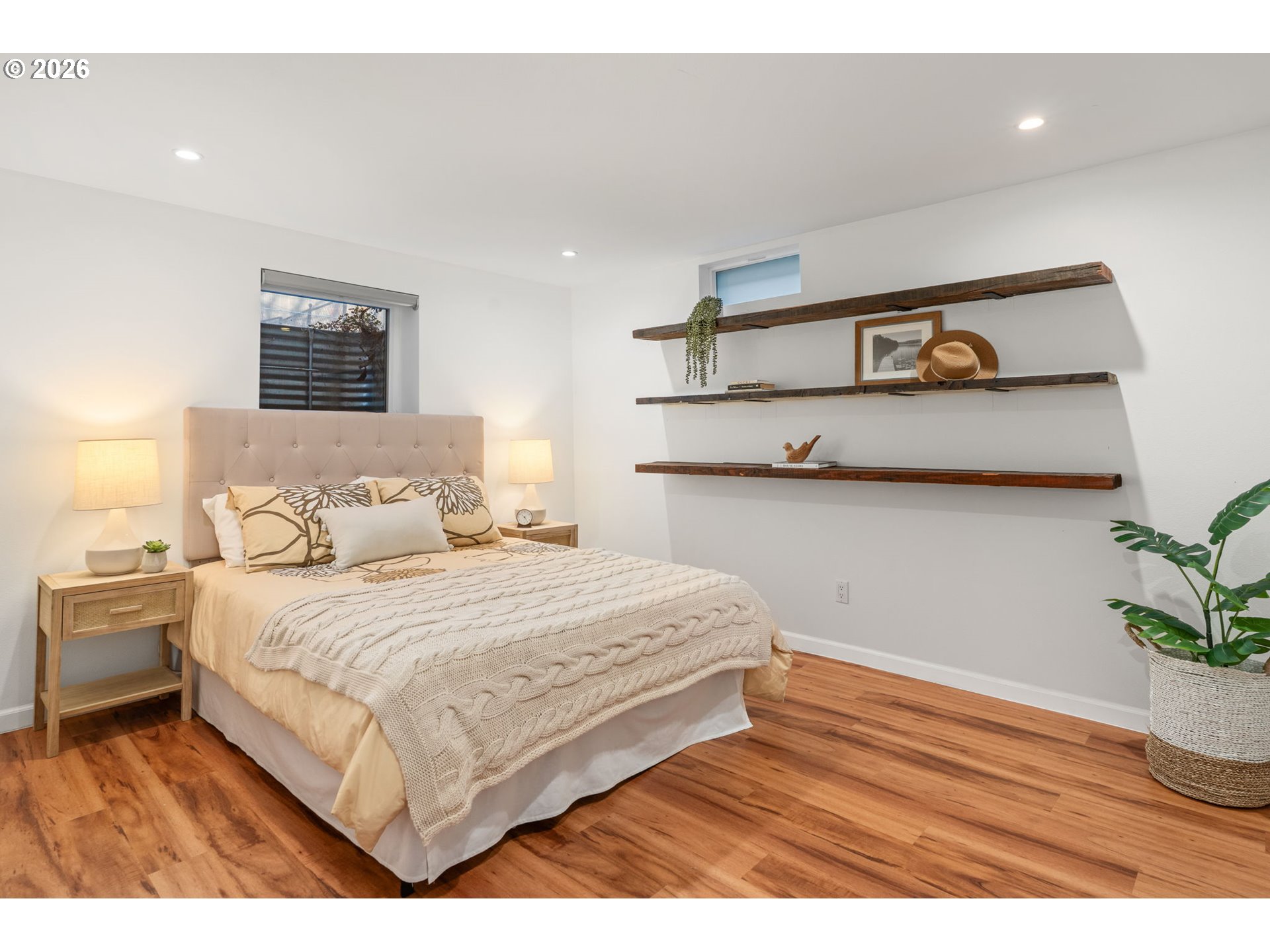 4205 SE WASHINGTON ST