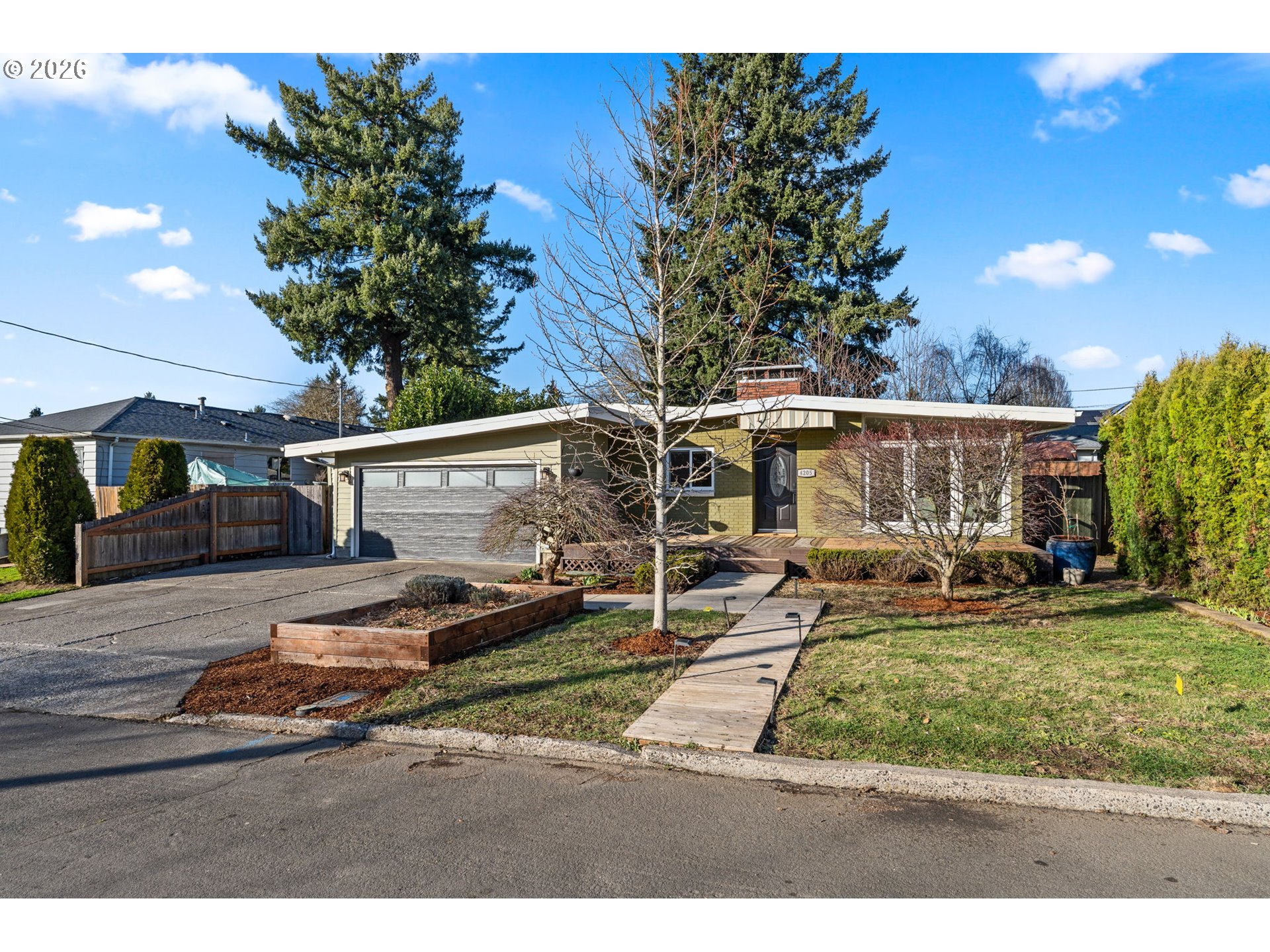 4205 SE WASHINGTON ST