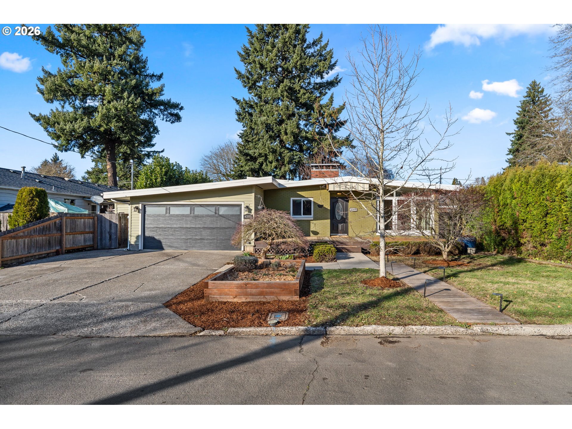 4205 SE WASHINGTON ST