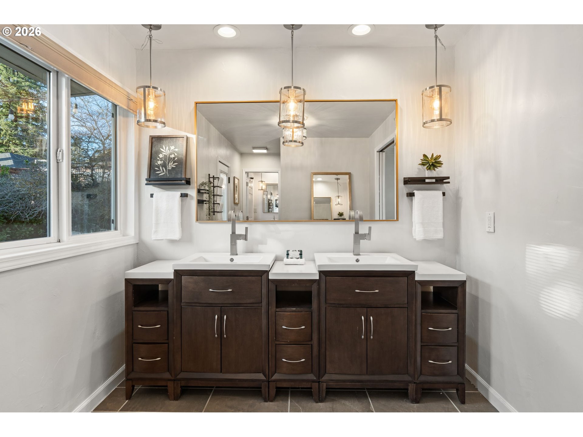 4205 SE WASHINGTON ST