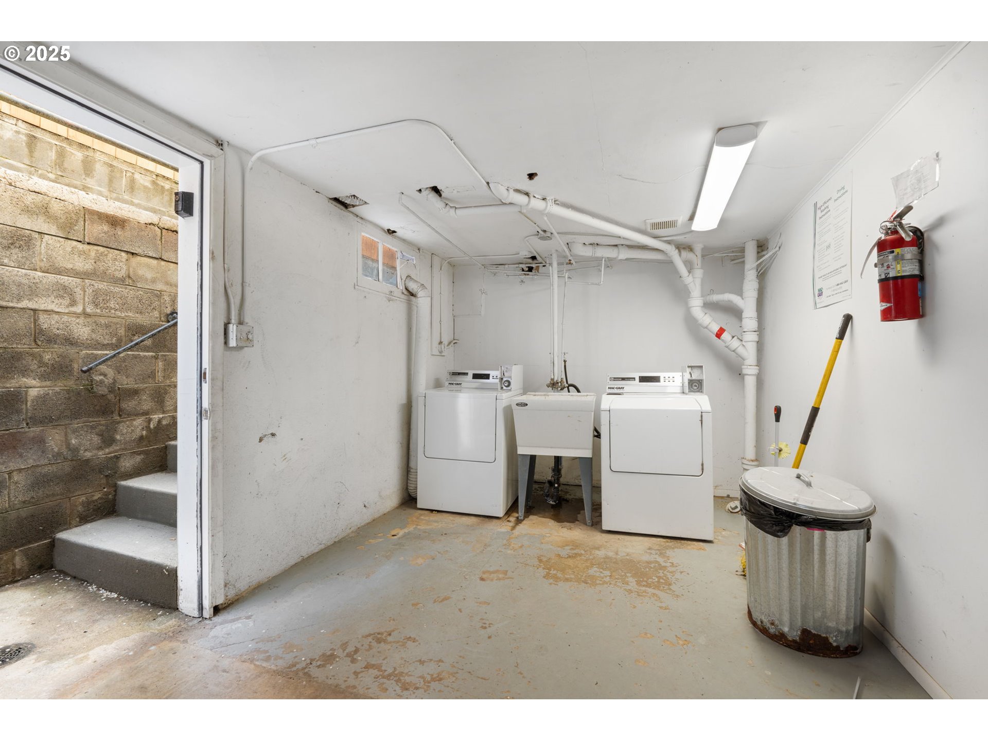 2438 NE KILLINGSWORTH ST 4