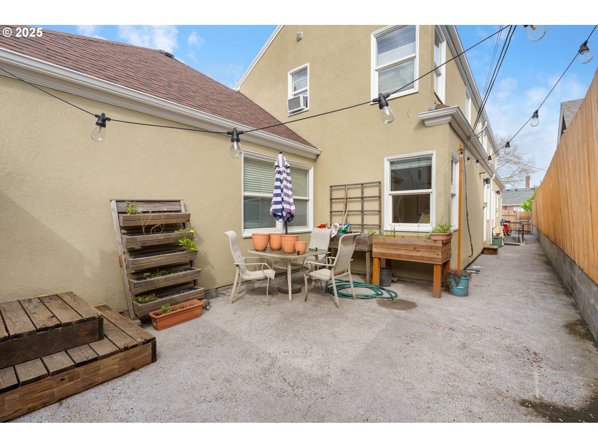 2438 NE KILLINGSWORTH ST 4