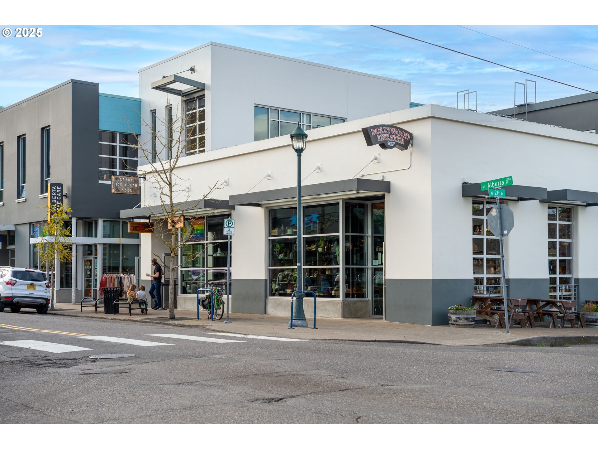 2438 NE KILLINGSWORTH ST 4