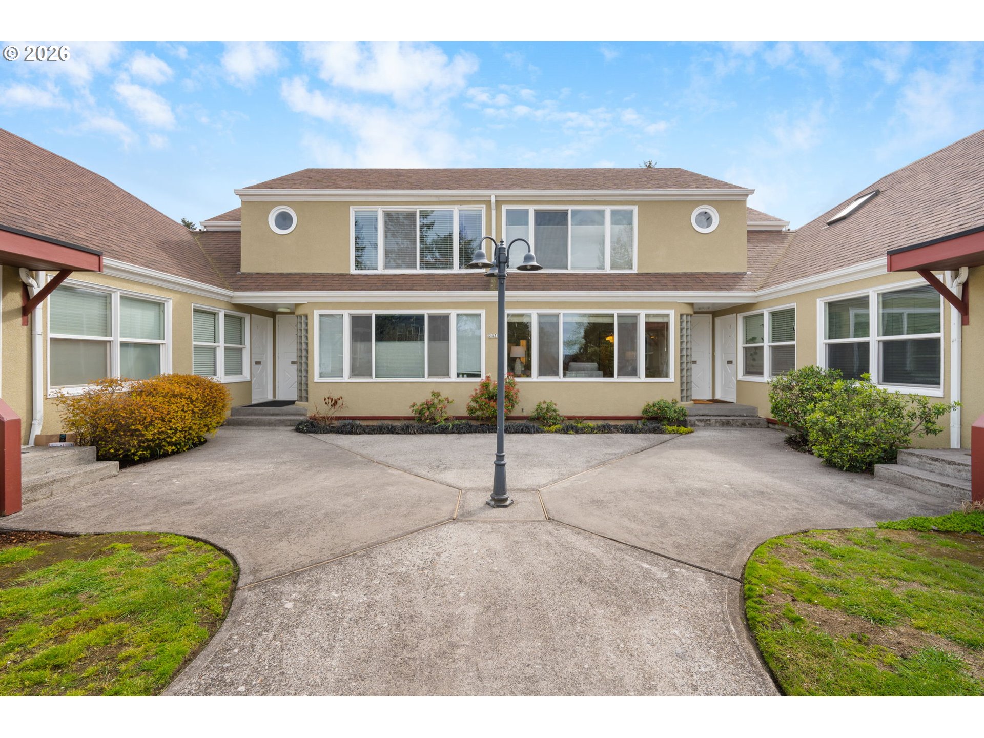 2438 NE KILLINGSWORTH ST 4