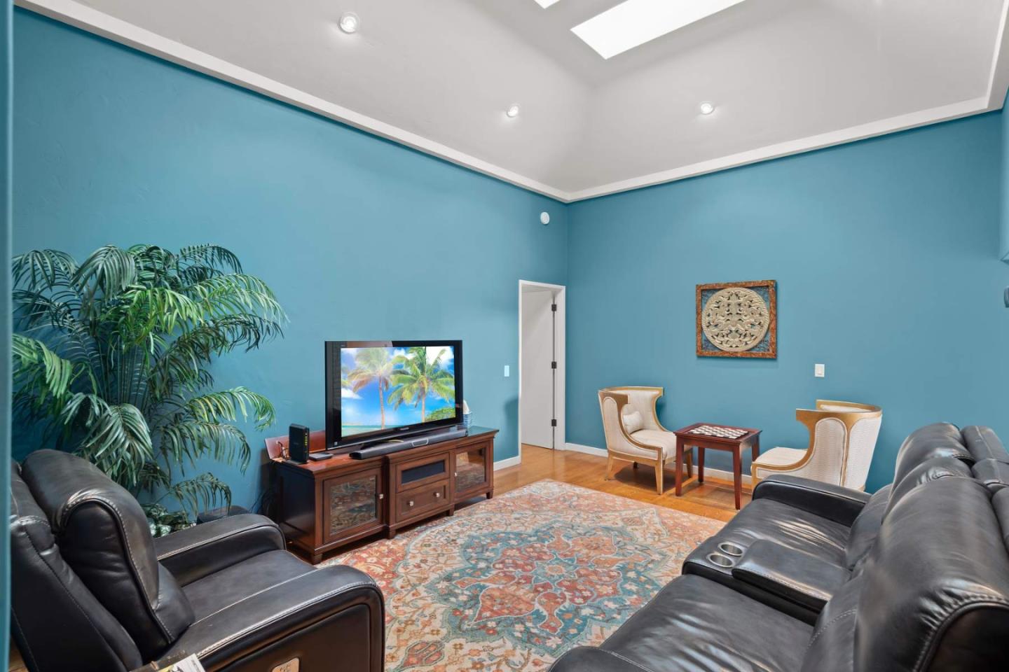 3041 Strawberry Hill Road