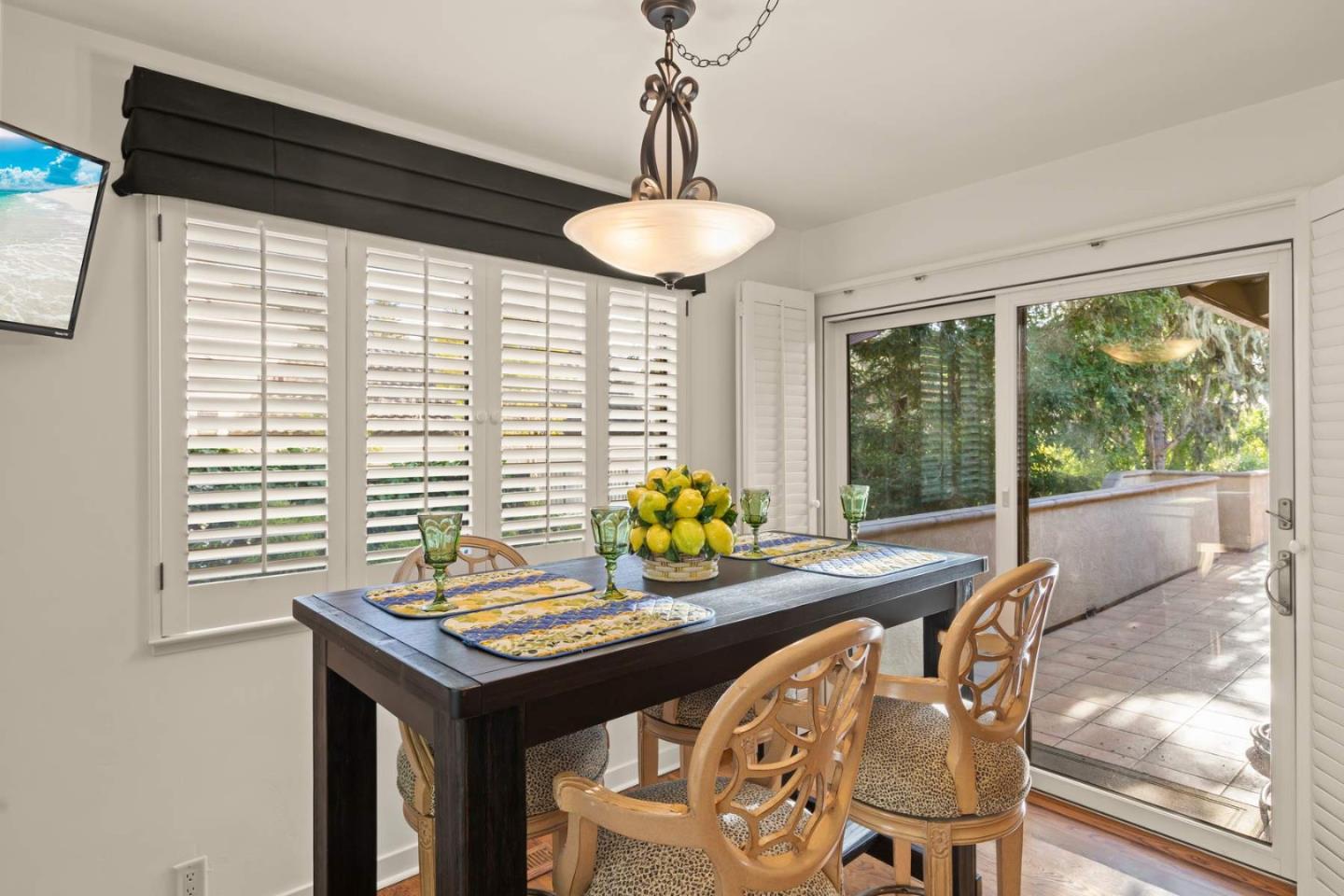 3041 Strawberry Hill Road