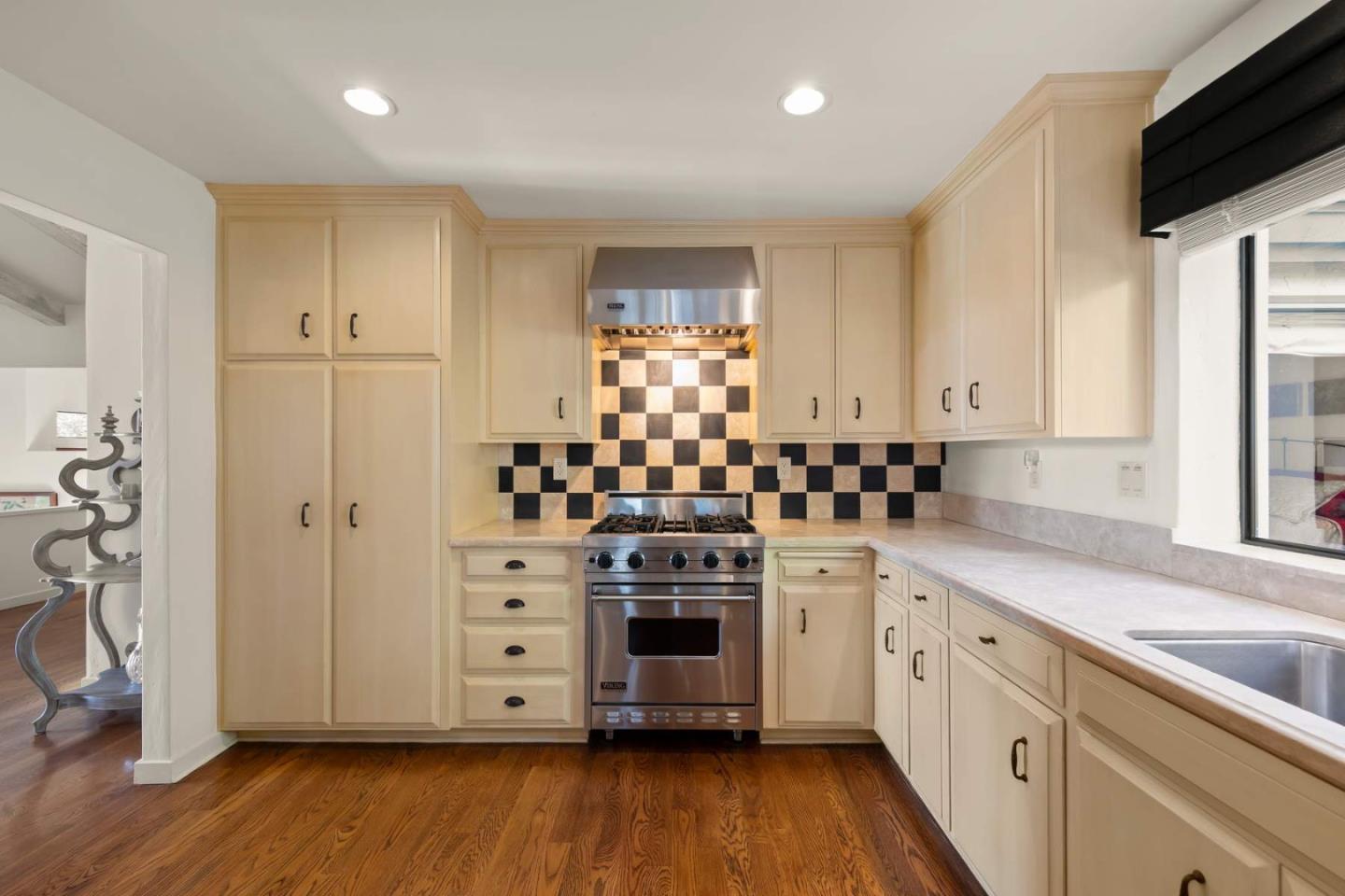 3041 Strawberry Hill Road